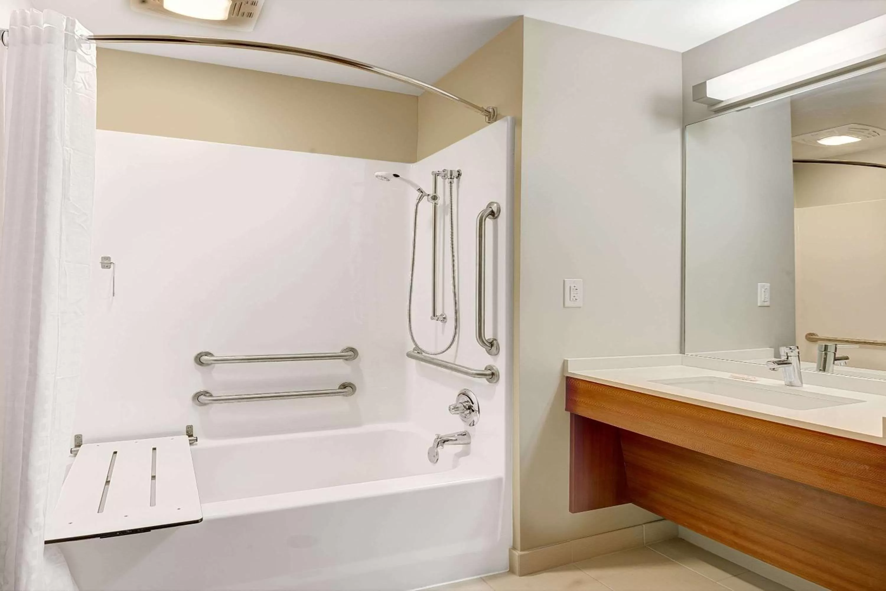 Bathroom in Microtel Inn & Suites by Wyndham Philadelphia Airport Ridley Park