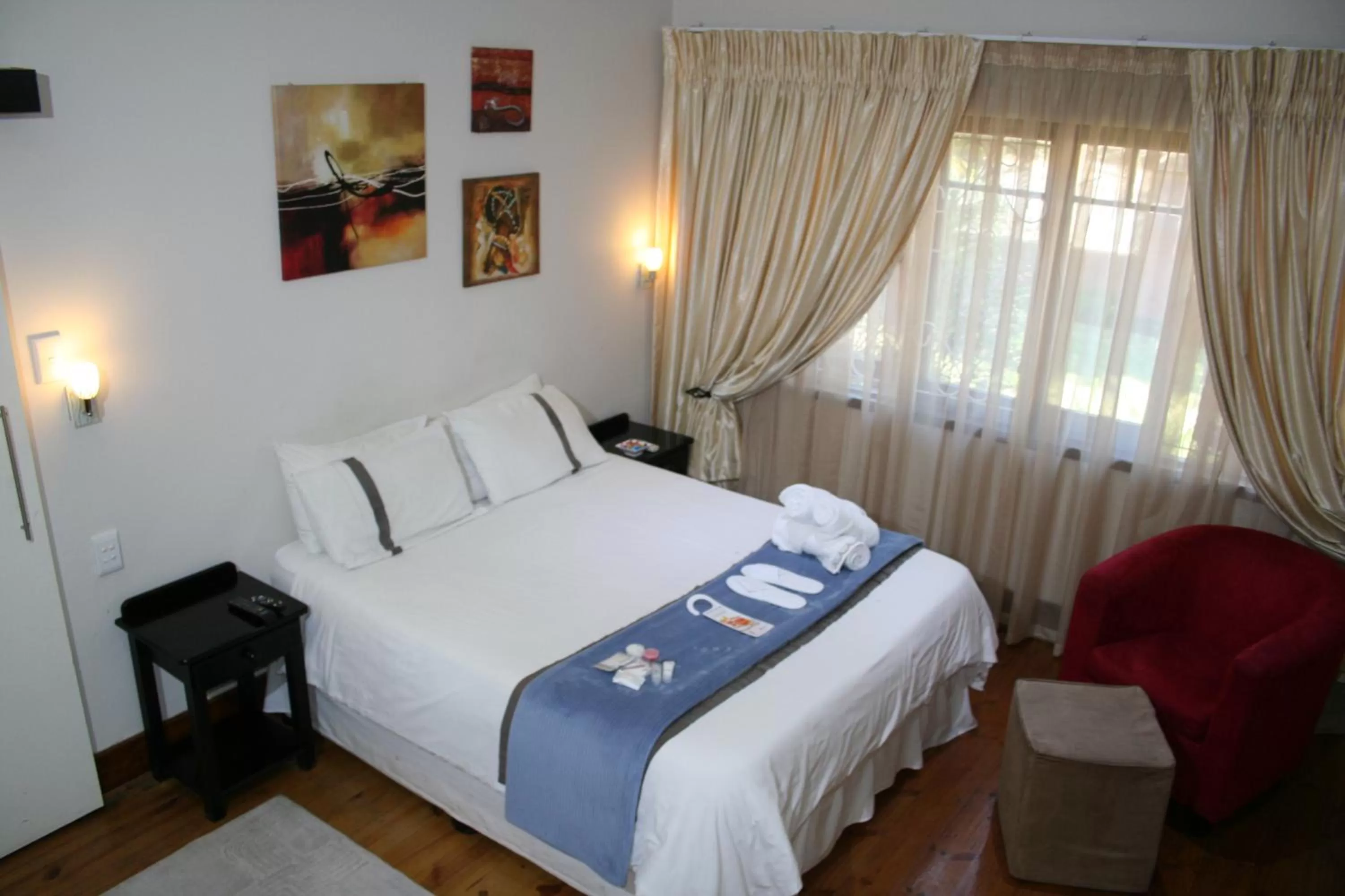 Bed in Thembelihle B&B