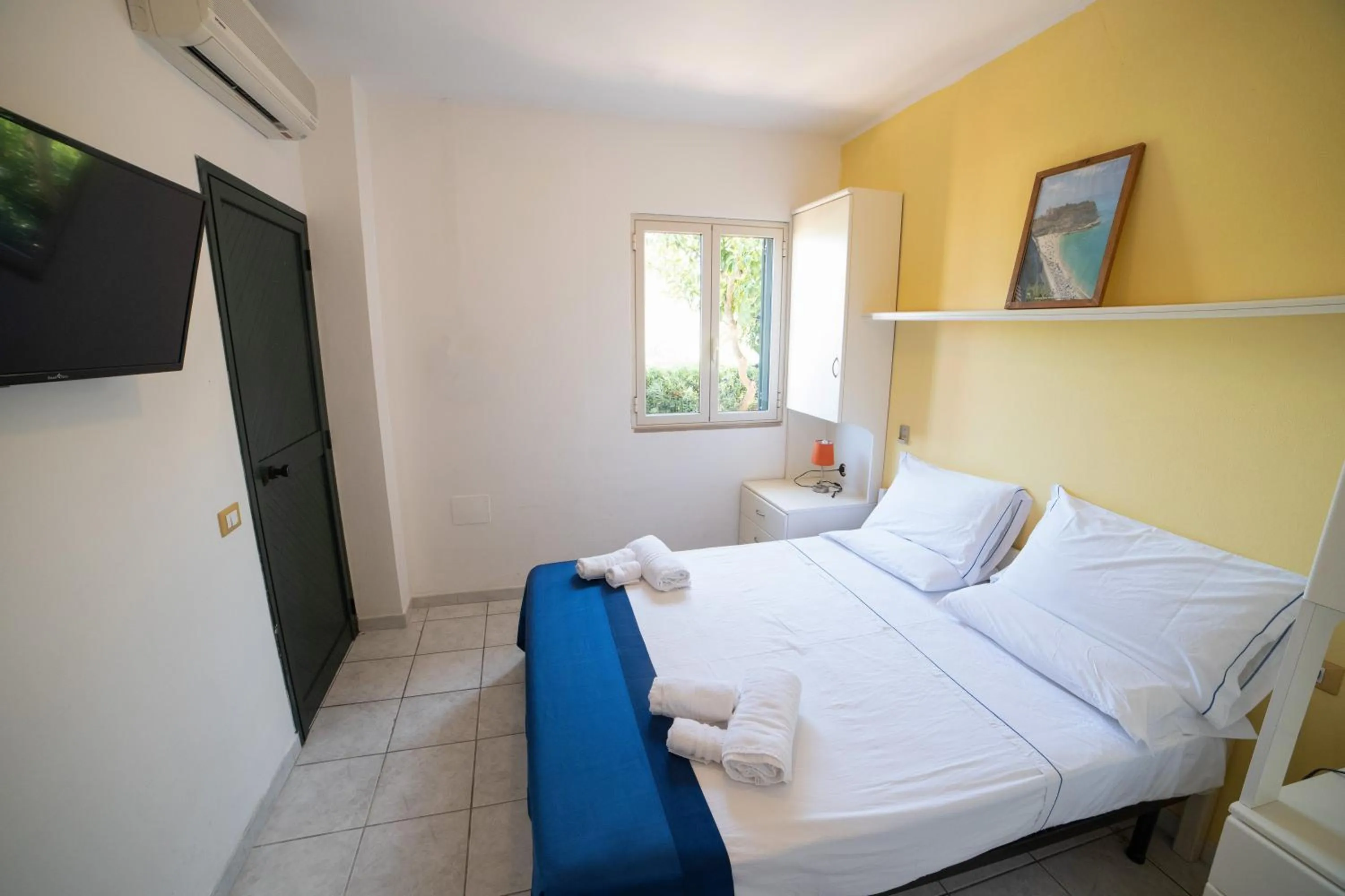 Bedroom, Bed in Residence New Paradise