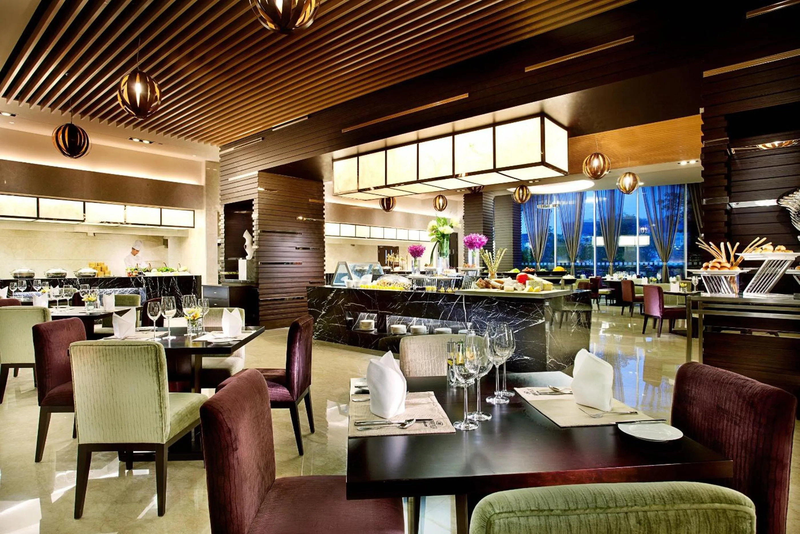 Restaurant/places to eat in Crowne Plaza Shanghai Xiayang Lake by IHG