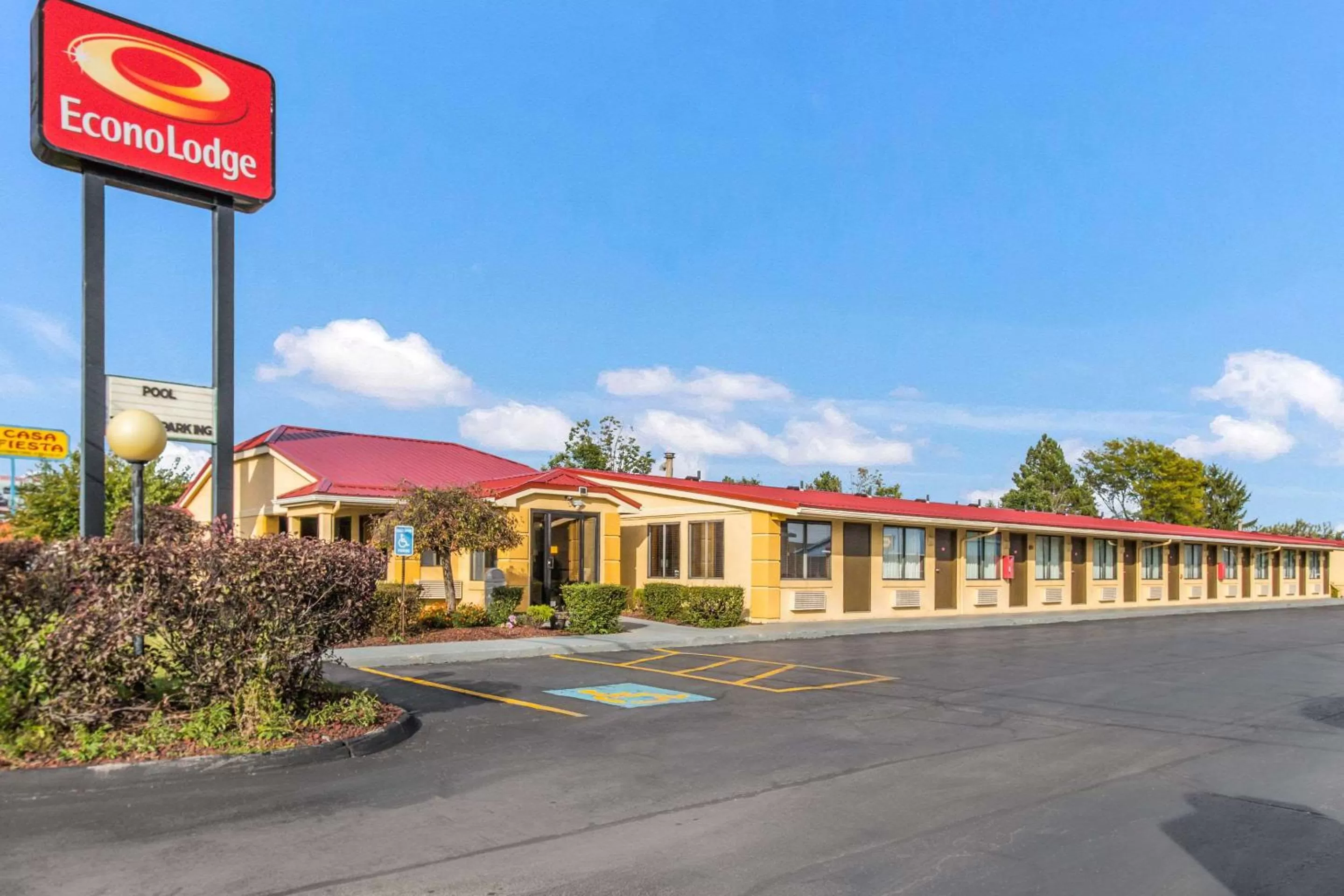 Property building in Econo Lodge