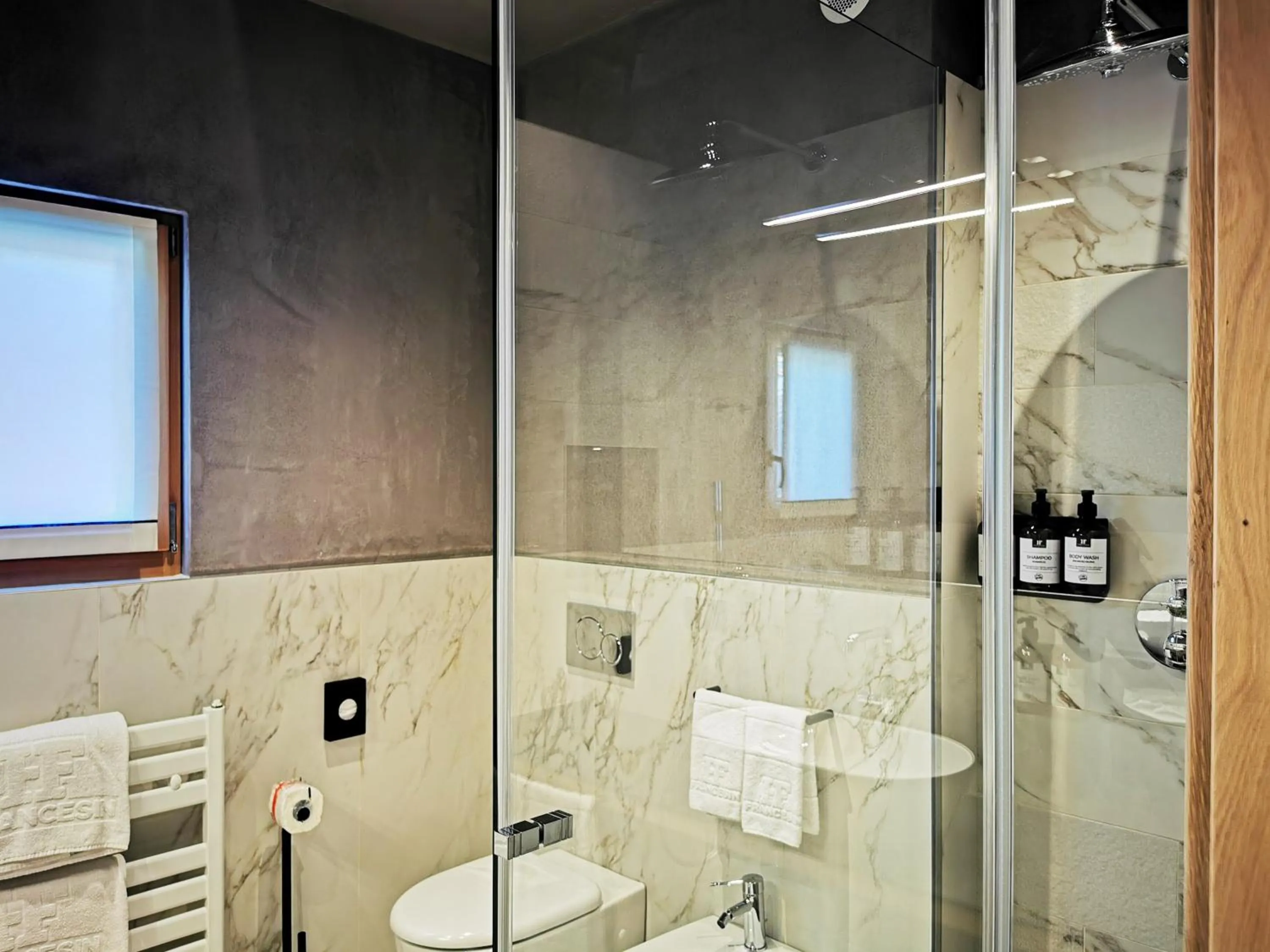 Shower in Francesin Active Hotel