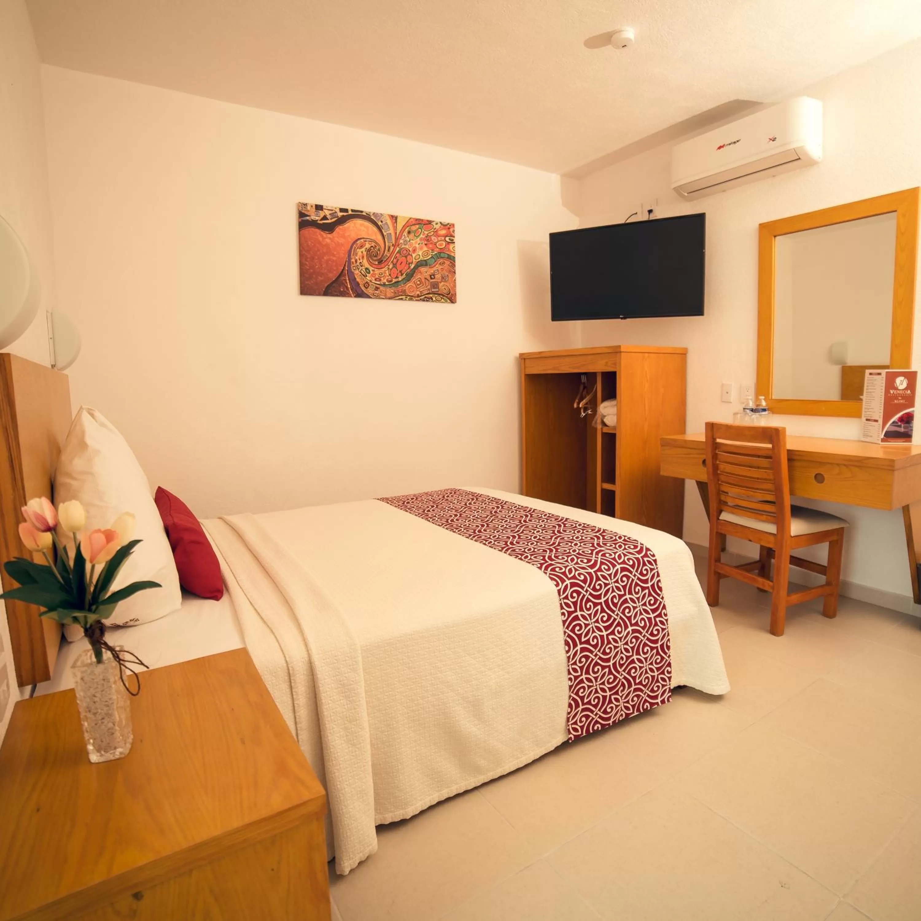 Photo of the whole room, Bed in Hotel Klimt