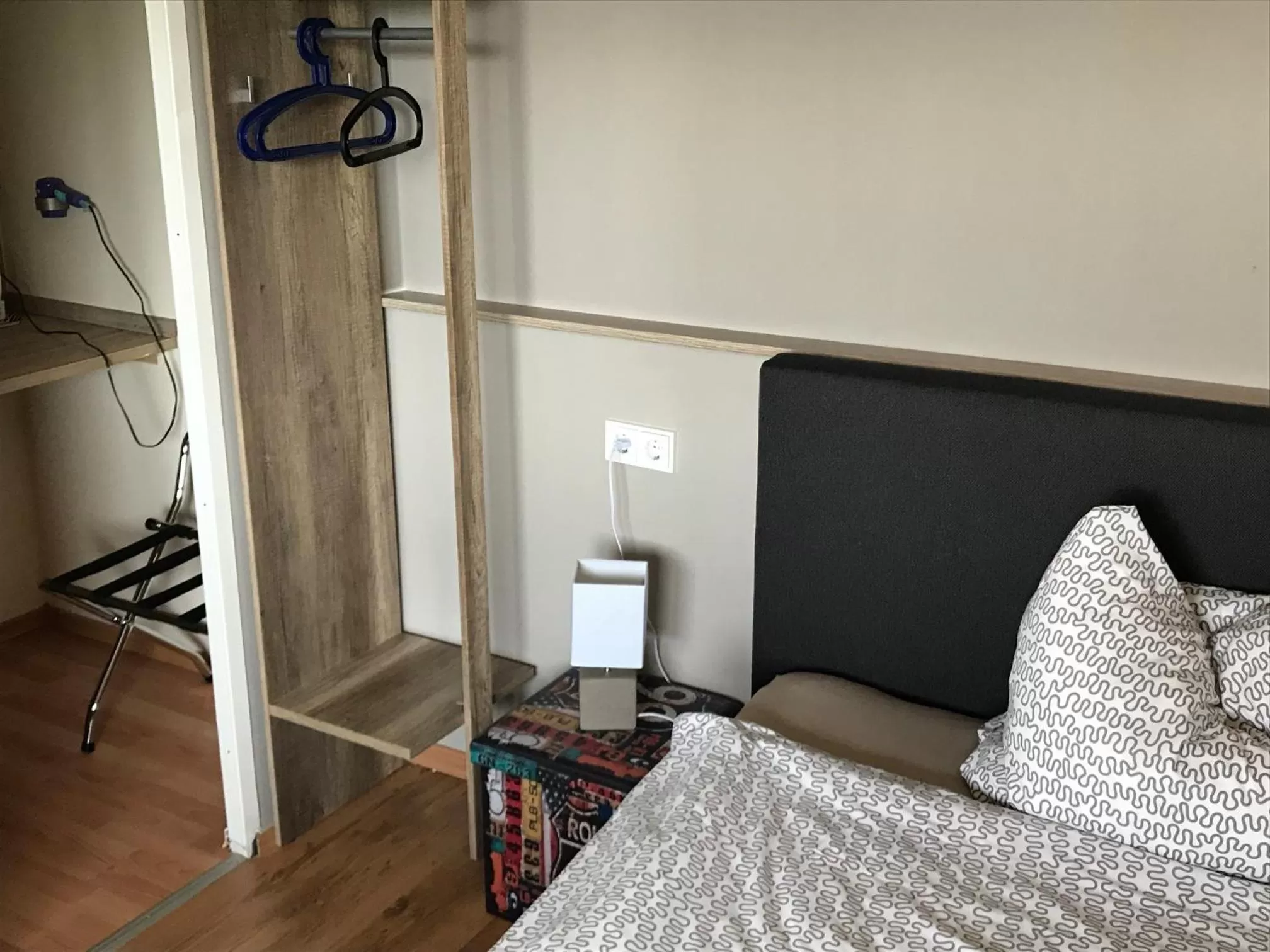 Decorative detail, Bed in Kraft Hotel A61 Worms - Alzey