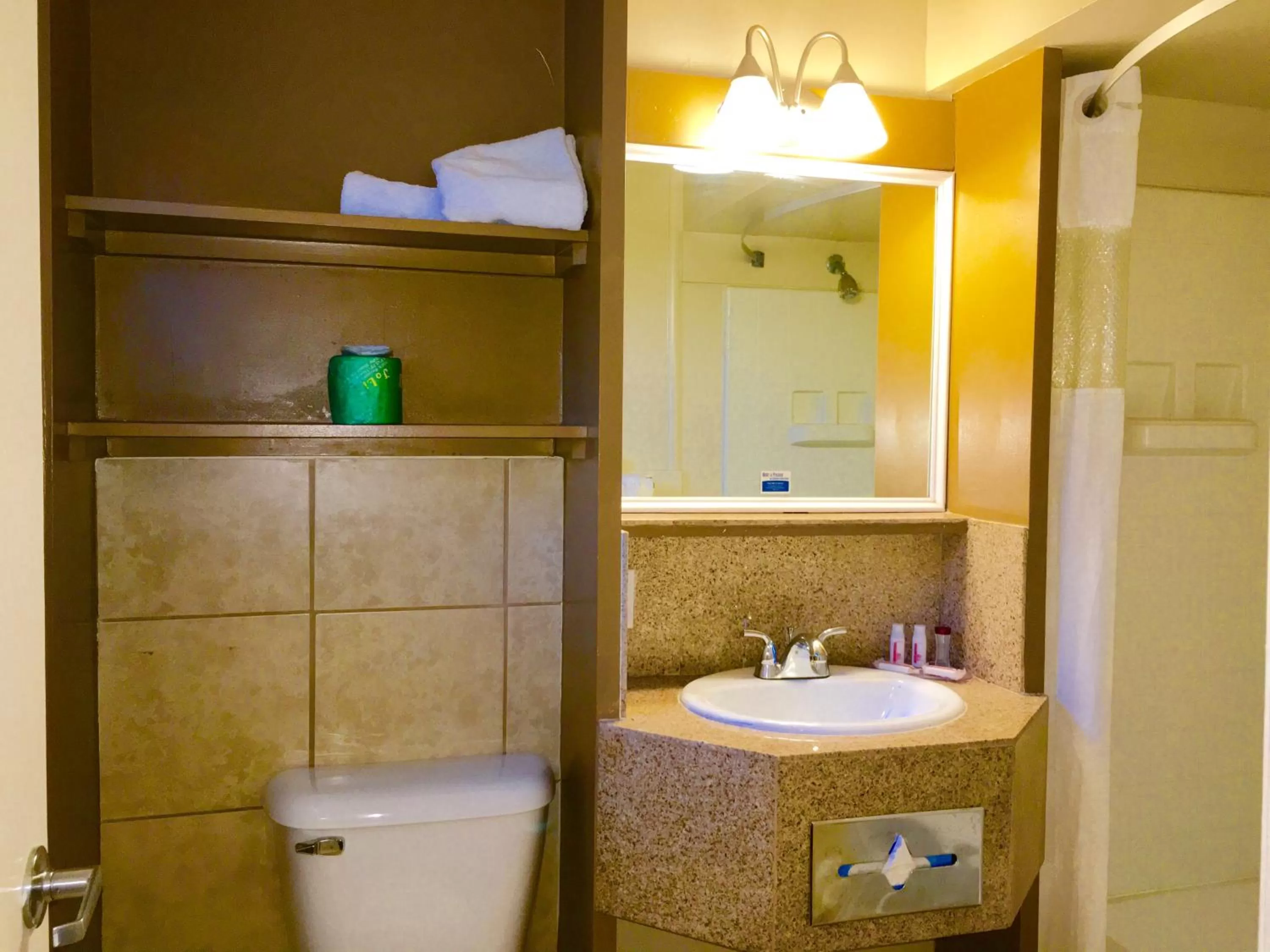 Bathroom in Pelican Inn