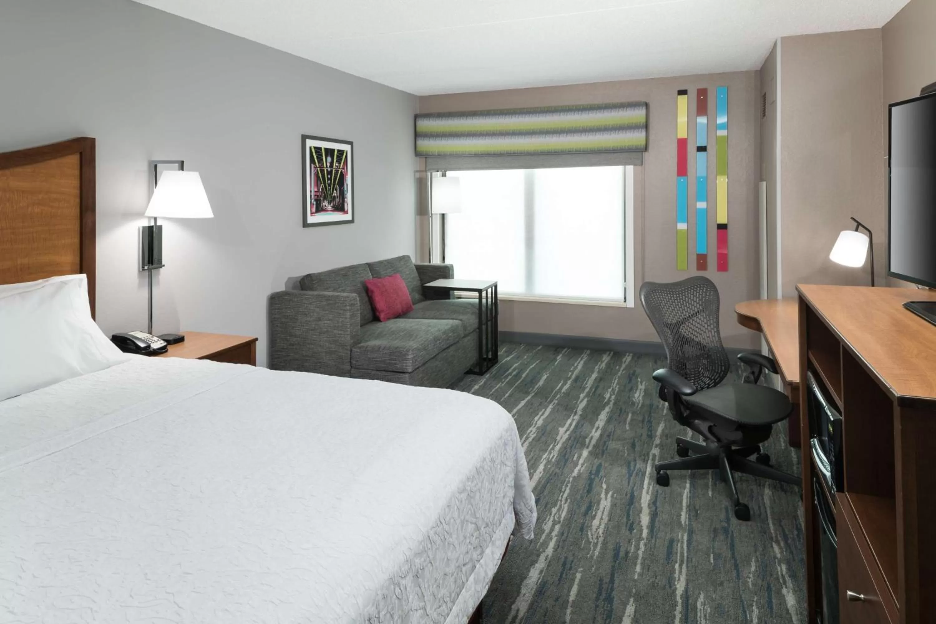 Bedroom, Bed in Hampton Inn & Suites Chicago North Shore