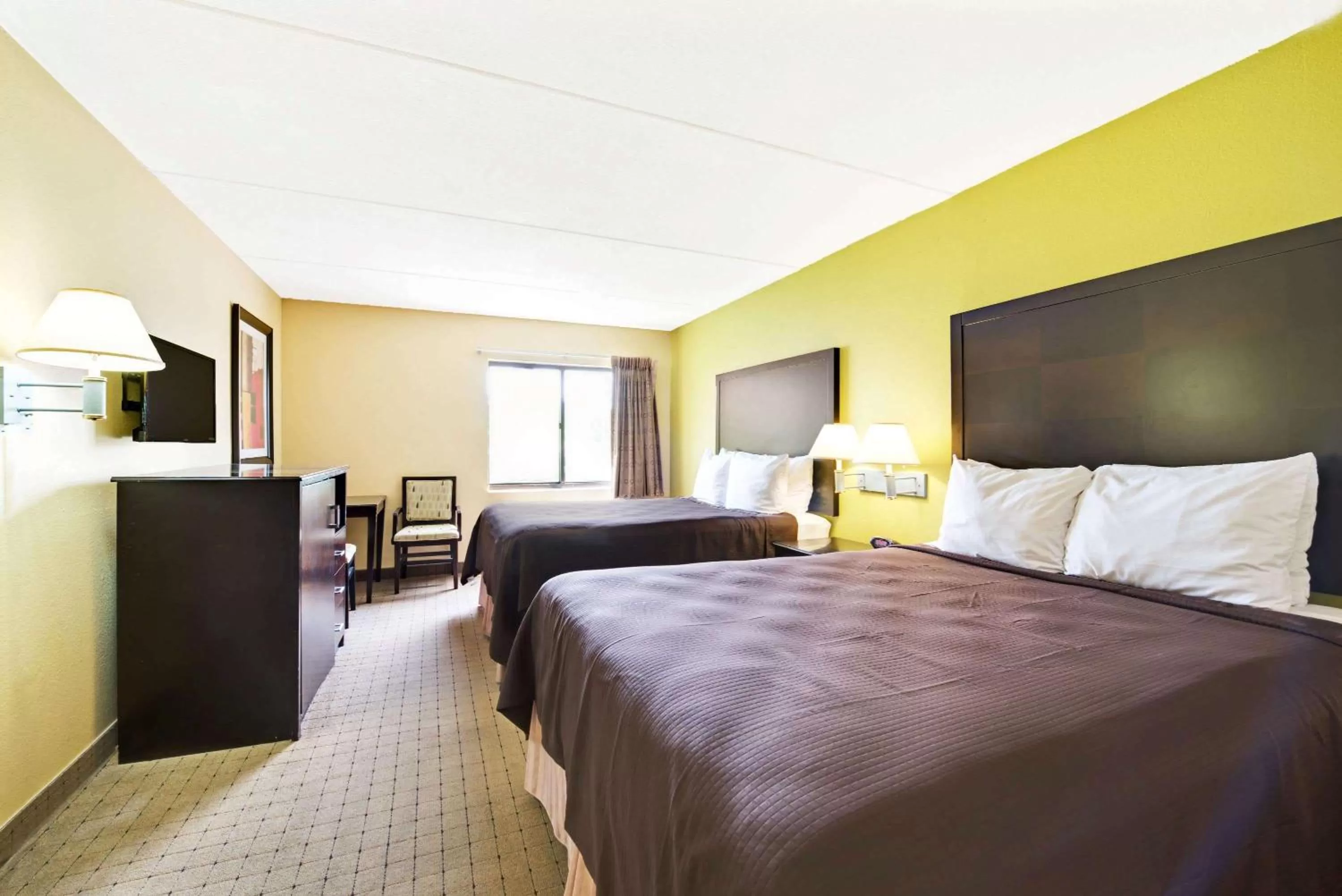 Photo of the whole room, Bed in Days Inn & Suites by Wyndham DeSoto