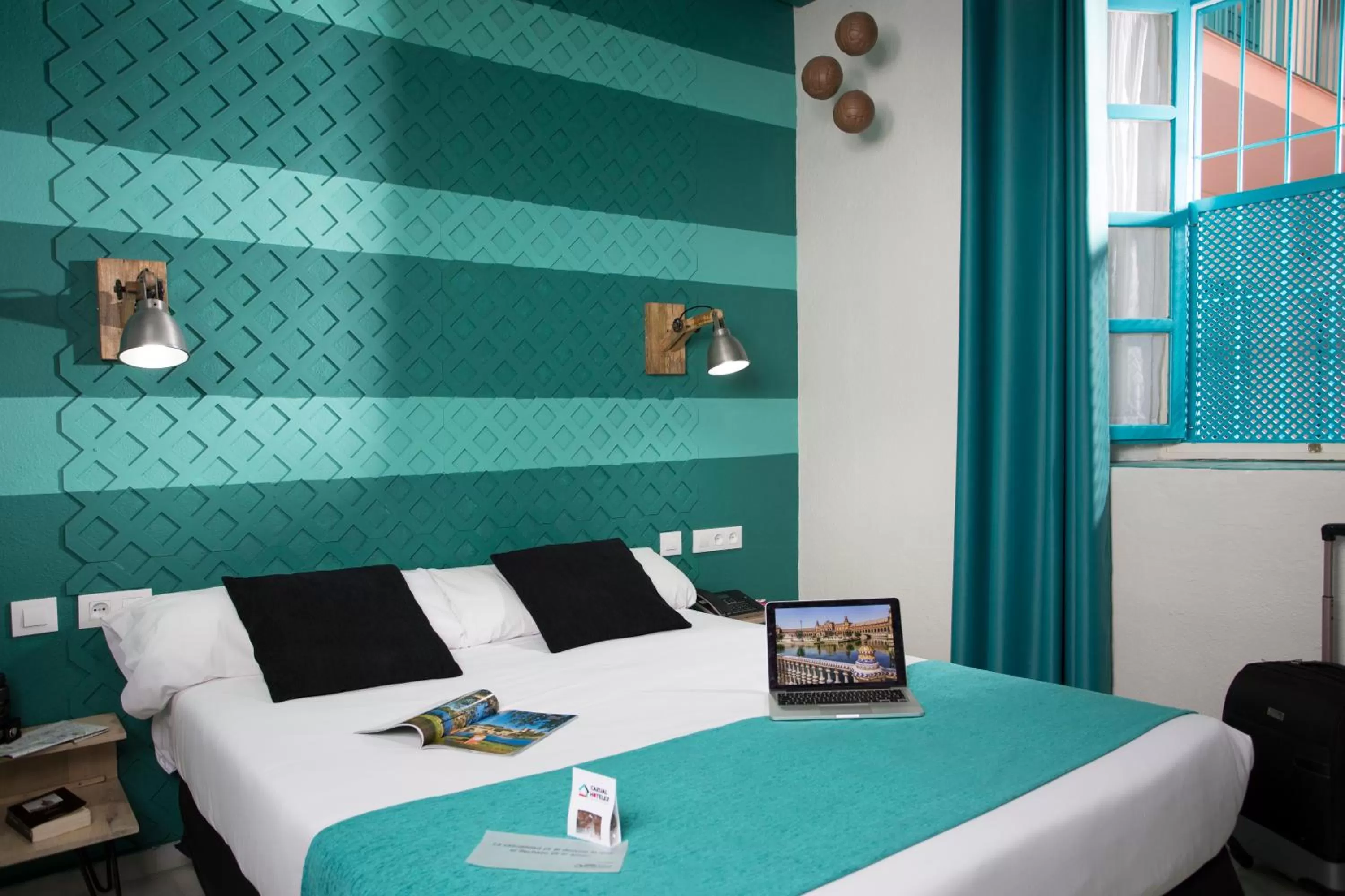 Photo of the whole room, Bed in Casual de las Letras Sevilla