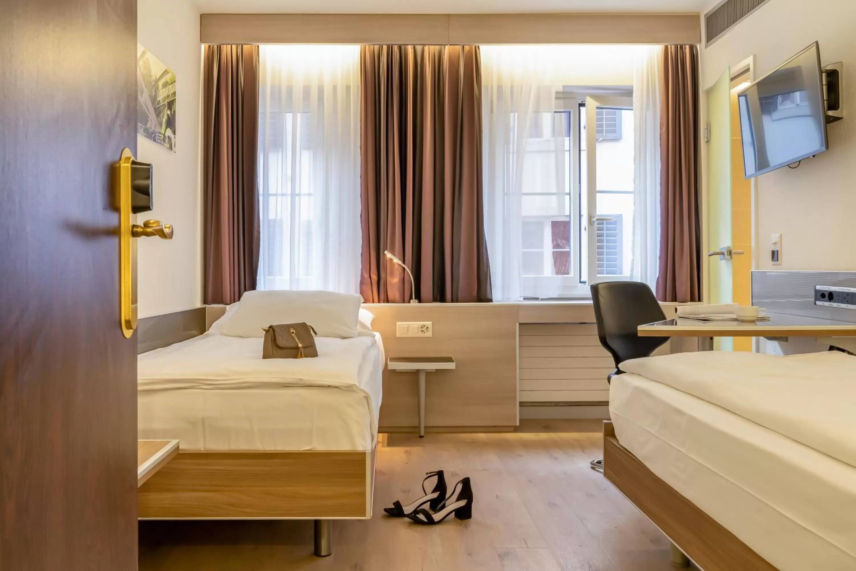 Staff, Bed in Hotel Alexander Zurich Old Town