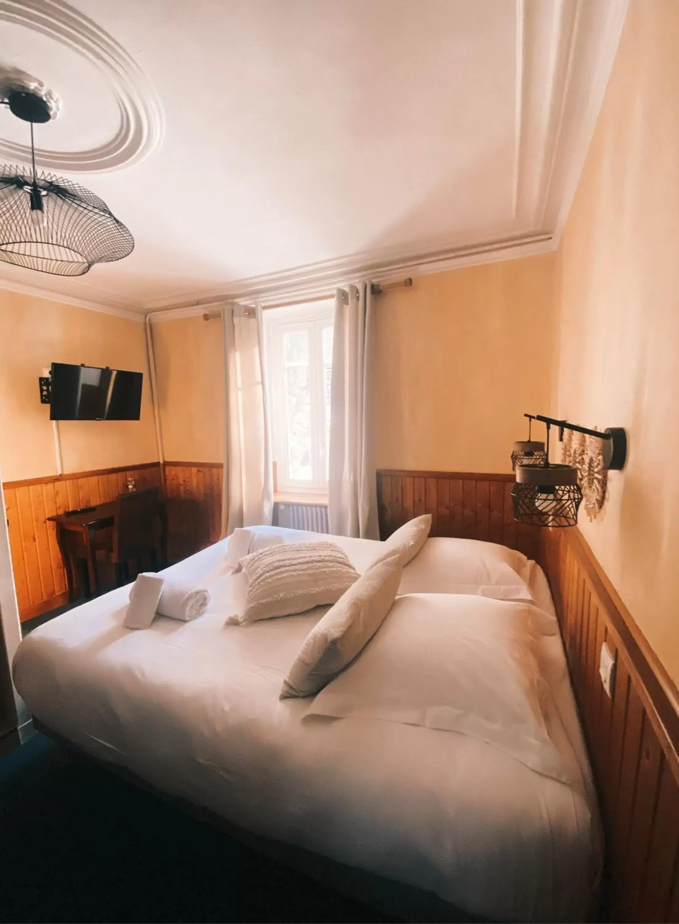 Standard Double Room with Private Bathroom and shared toilets in La Petite Auberge Standard Double Room with Private Bathroom and shared toilets in La Petite Auberge