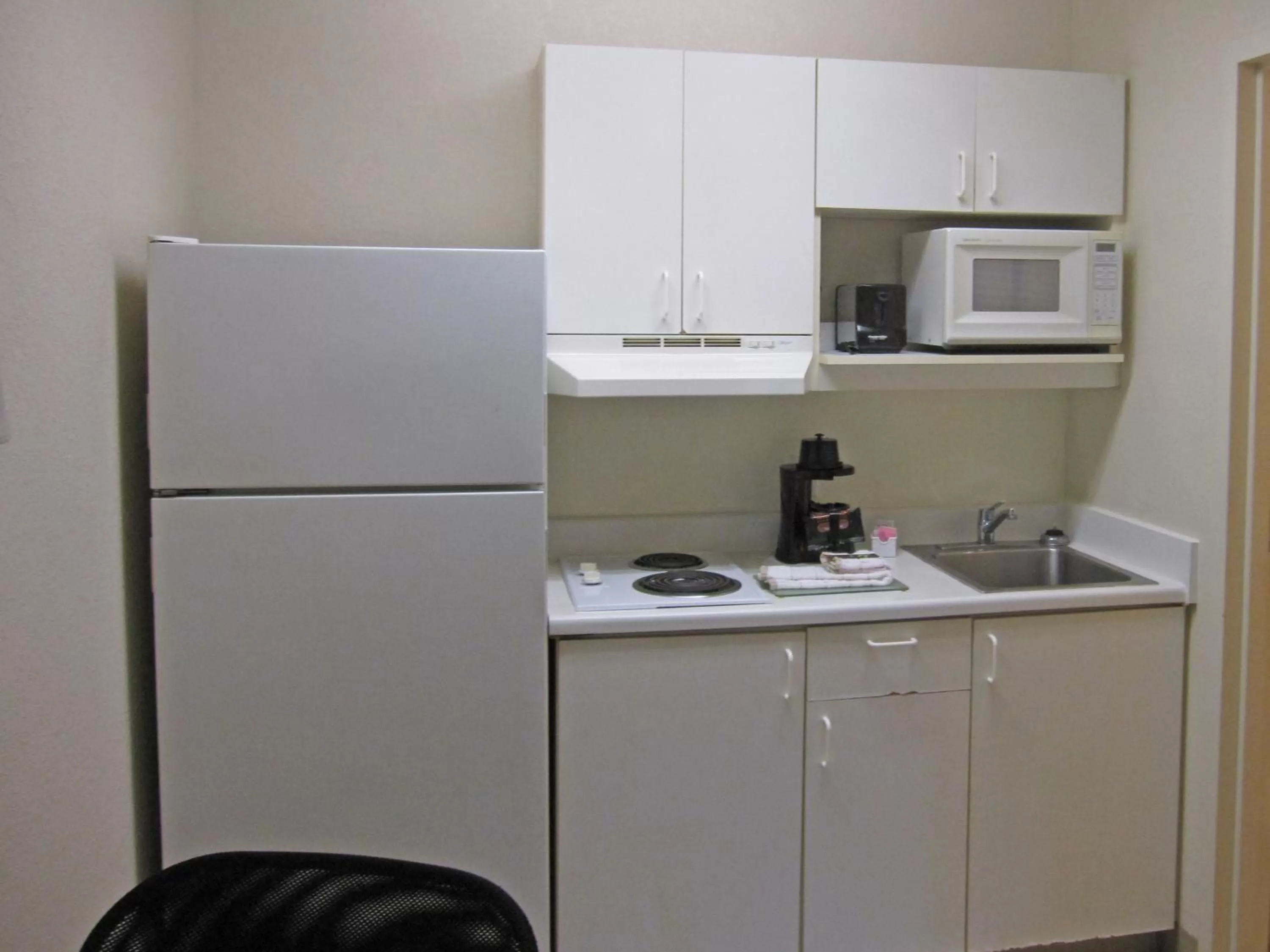 Kitchen or kitchenette, Kitchen/Kitchenette in Motel 6 Columbus, GA Columbus Airport