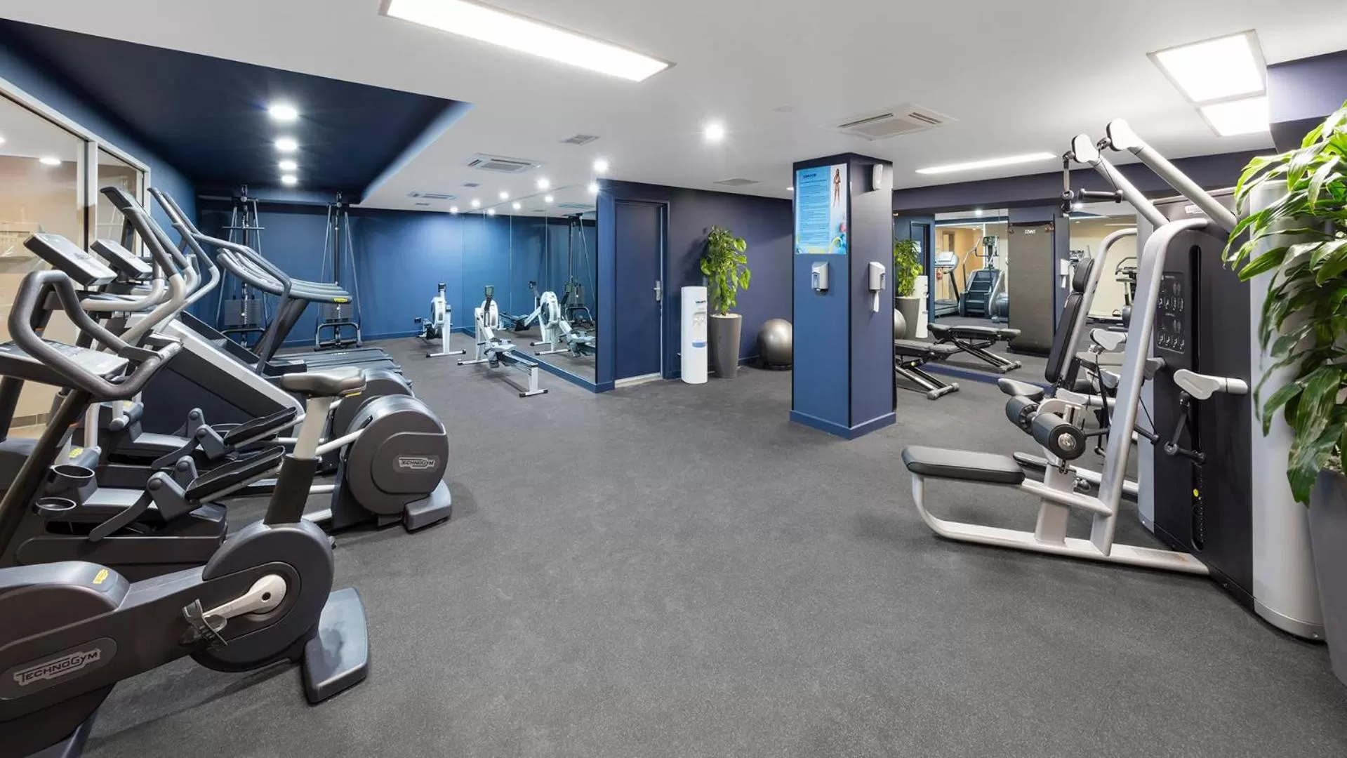 Fitness centre/facilities in Oaks Melbourne on Market Hotel