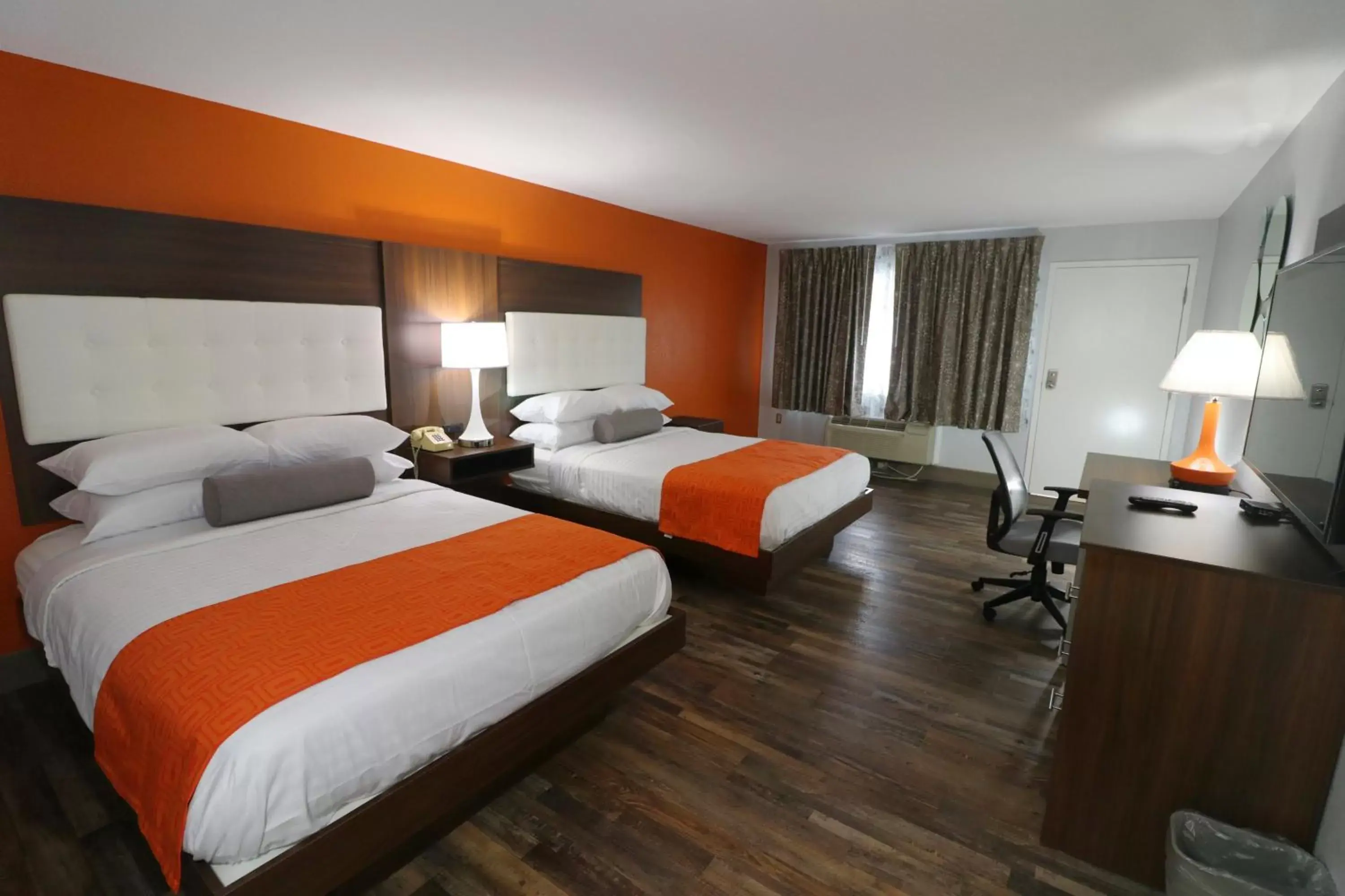 Queen Room with Two Queen Beds in Howard Johnson by Wyndham Downtown Gatlinburg Queen Room with Two Queen Beds in Howard Johnson by Wyndham Downtown Gatlinburg