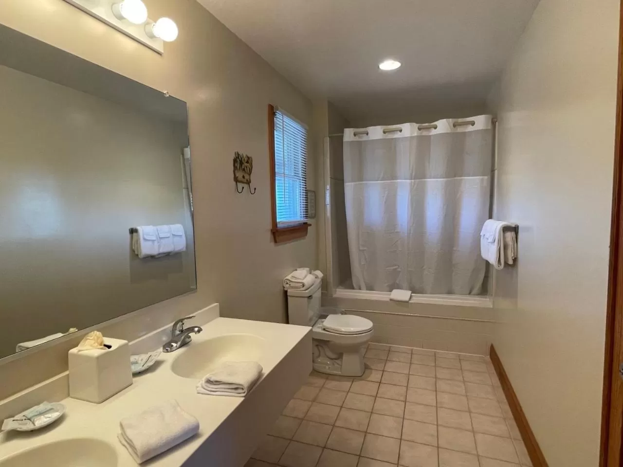 Bathroom in Pony Island Inn