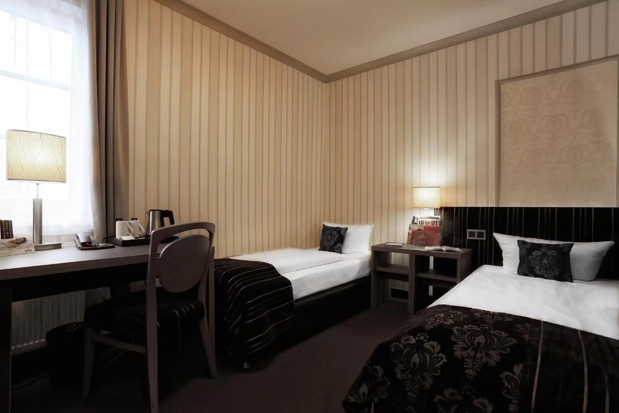 Photo of the whole room, Bed in Konsumhotel Dorotheenhof Weimar