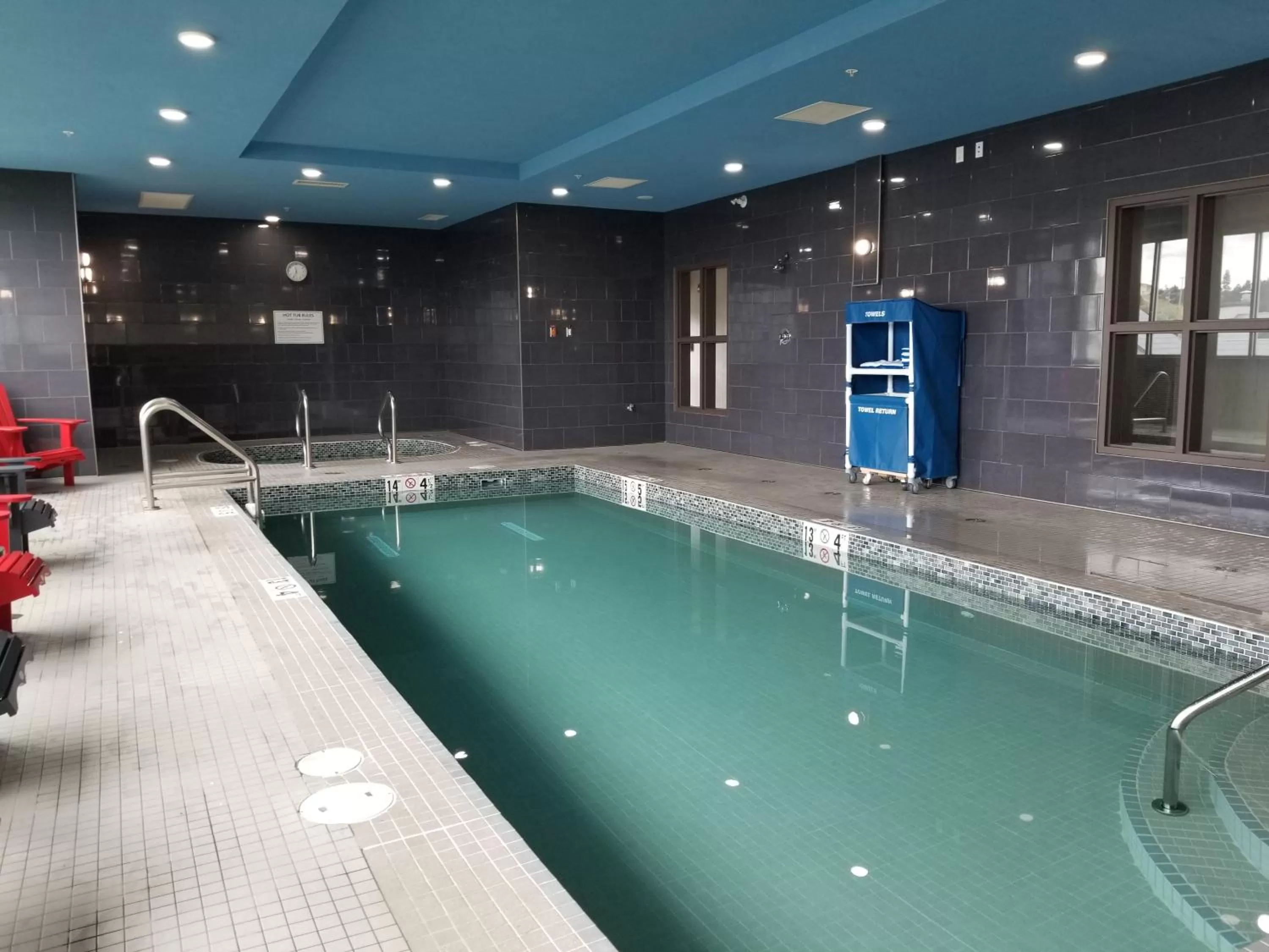 Swimming pool in Wingate by Wyndham Kamloops