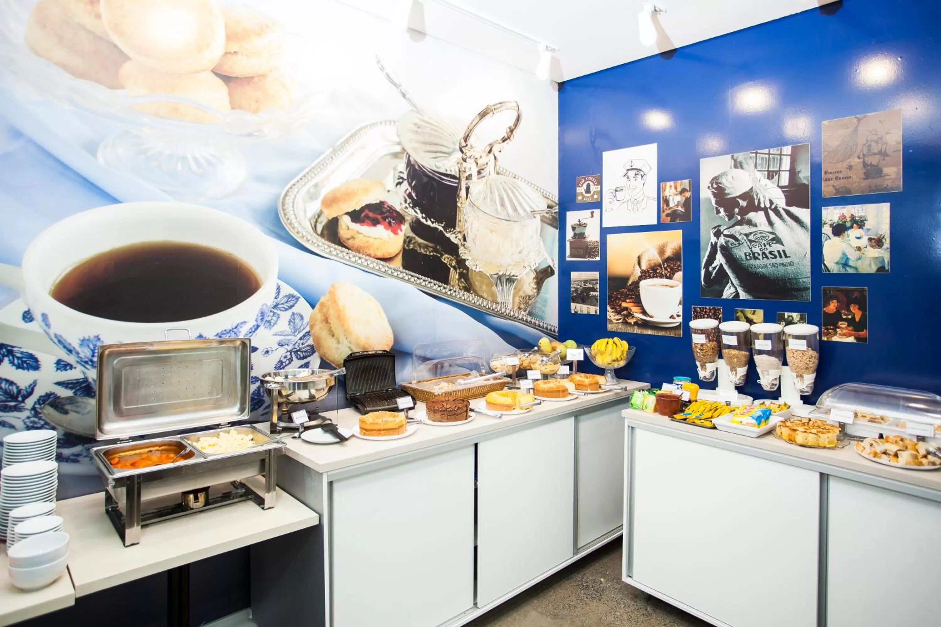 Buffet breakfast in Travel Inn Express Hotels Brás