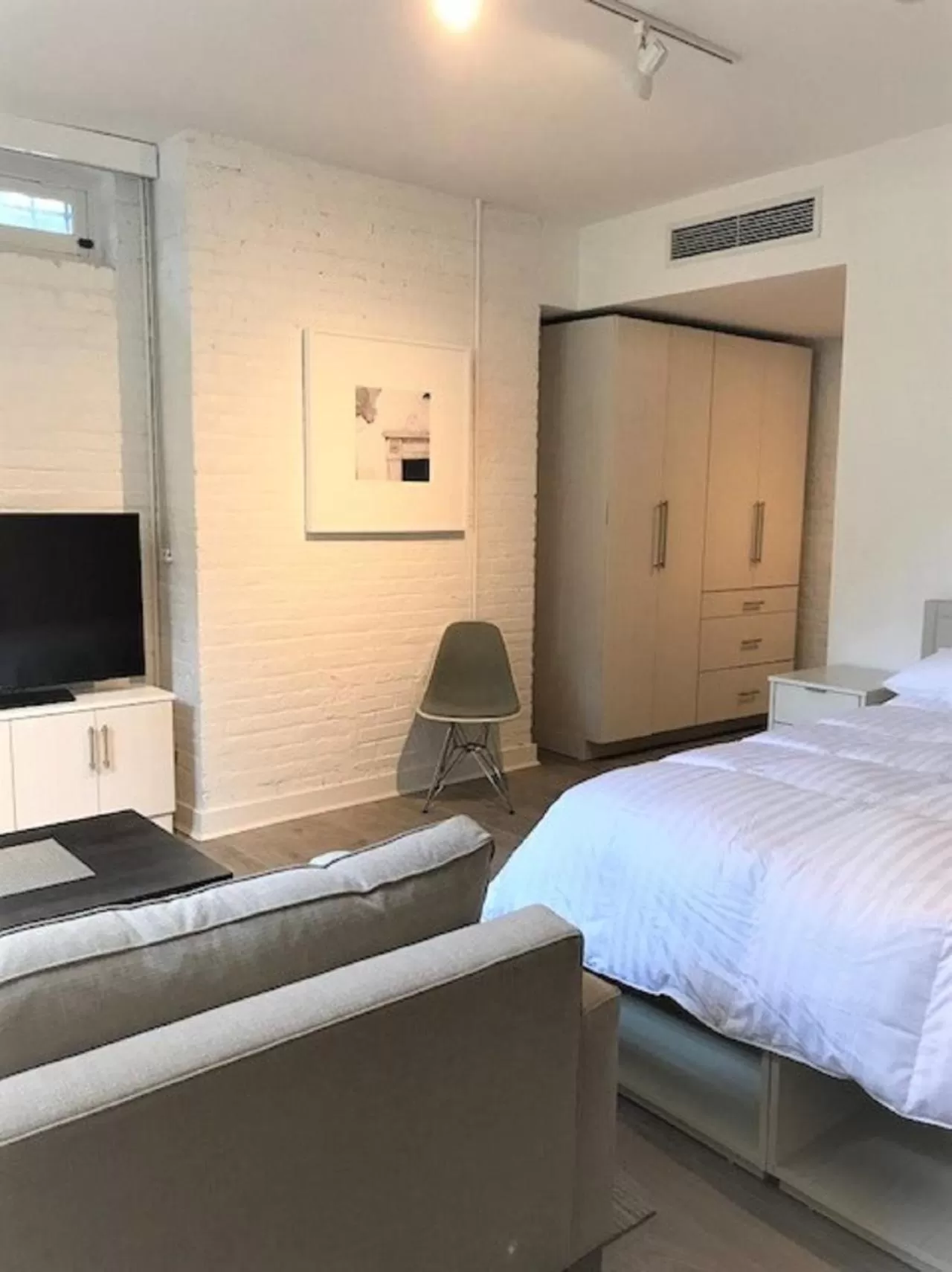 Living room, Bed in Placemakr Dupont Circle