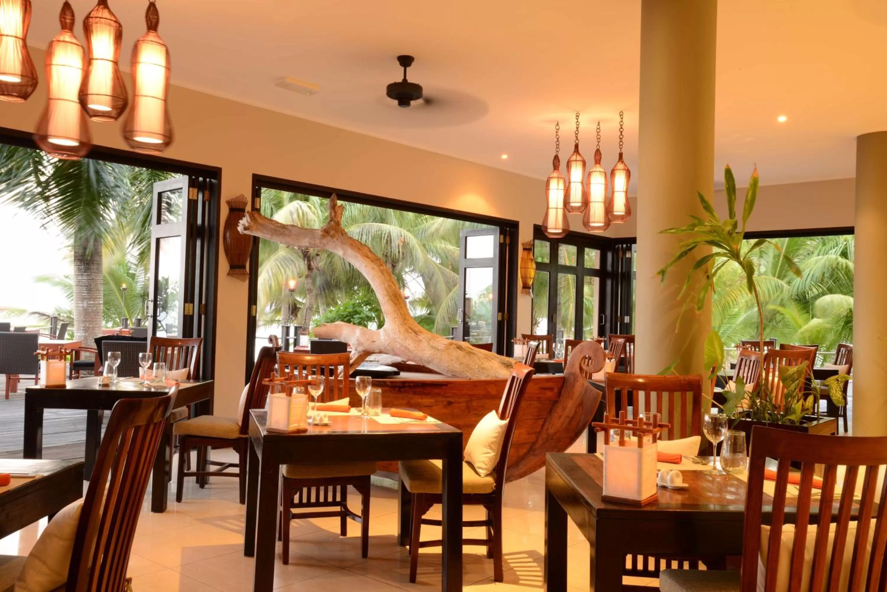 Restaurant/places to eat in DoubleTree by Hilton Seychelles Allamanda Resort & Spa