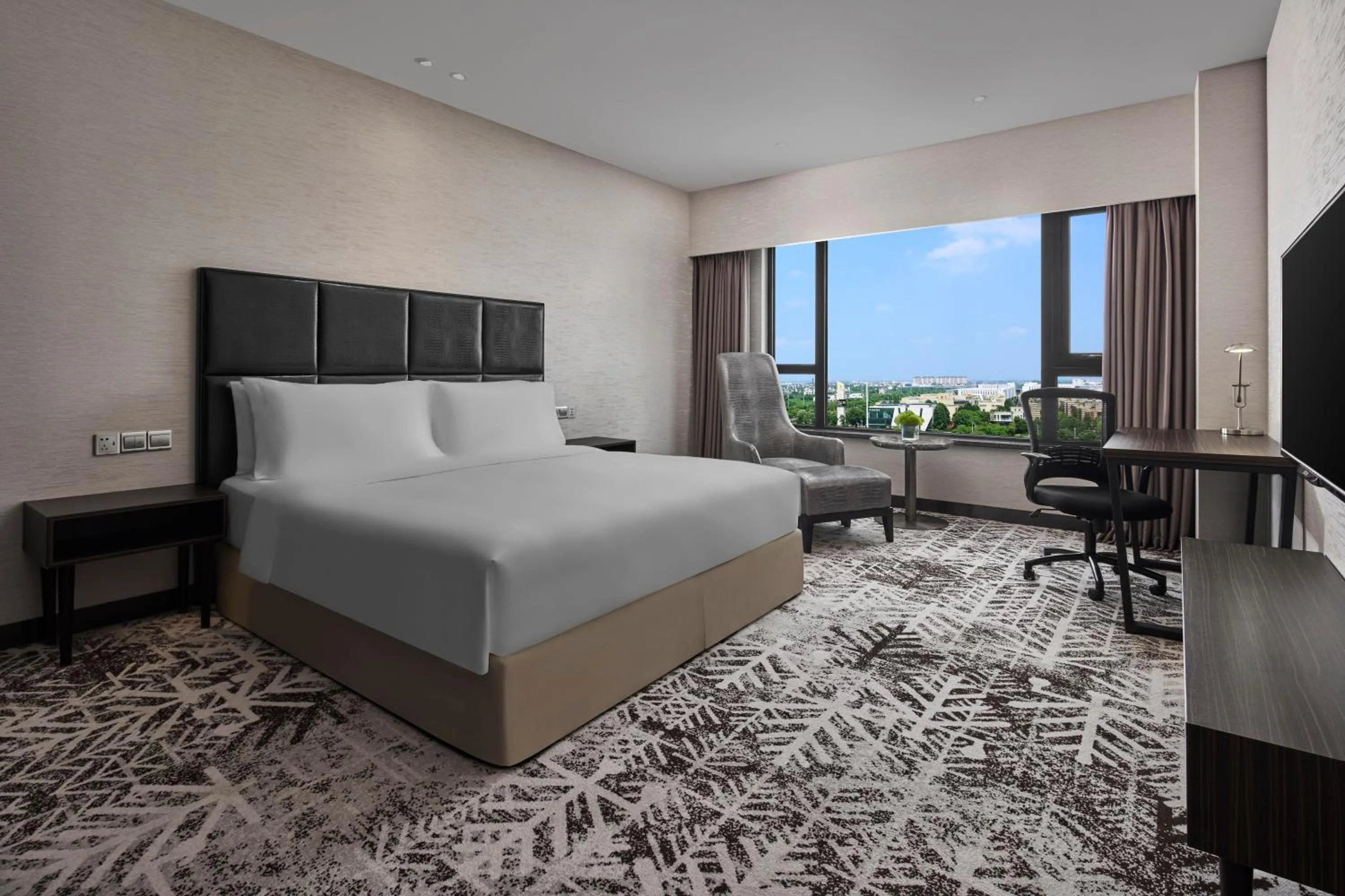 Bed in Crowne Plaza Shanghai Jinshan by IHG