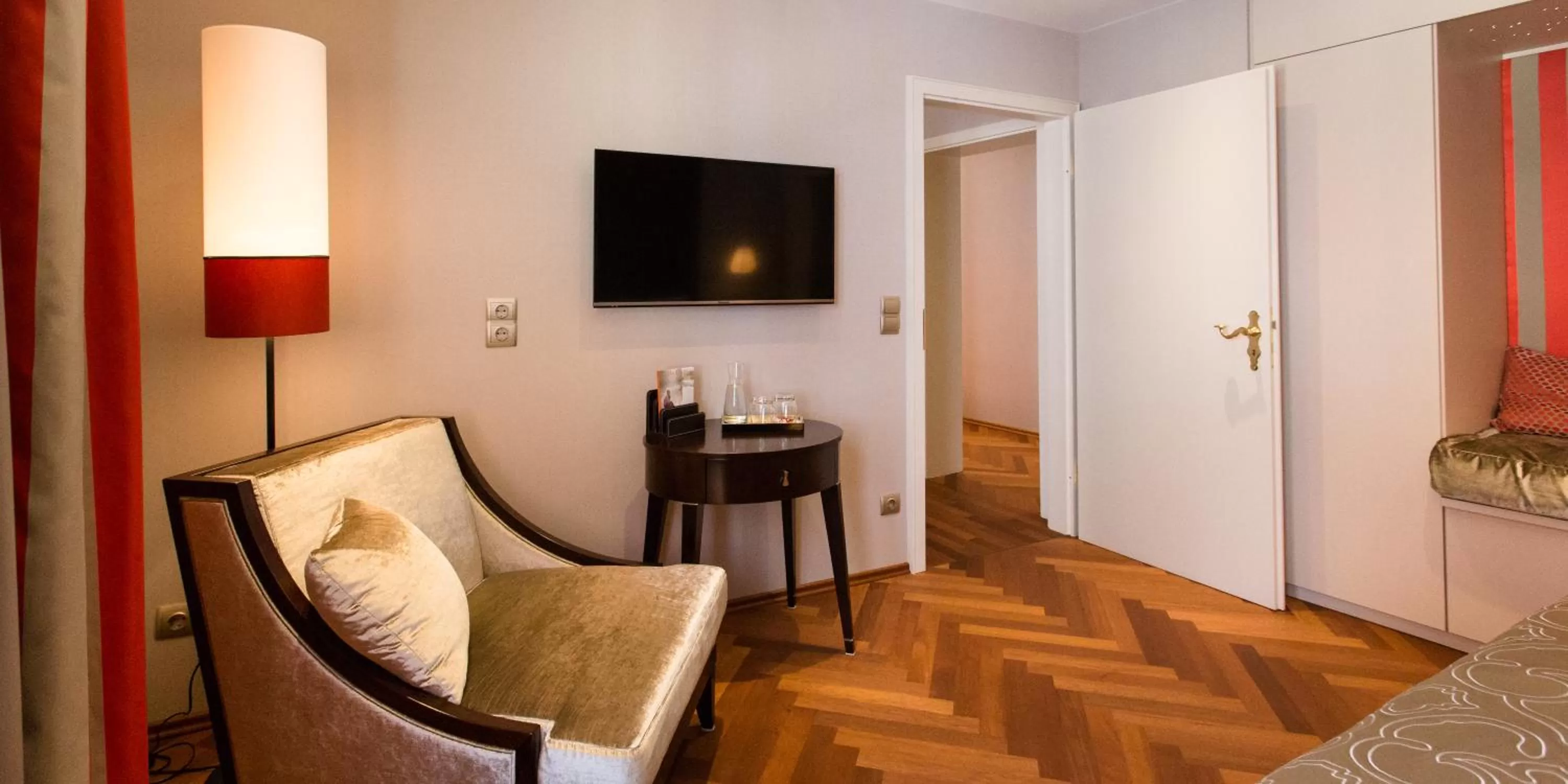 TV and multimedia in Romantik Hotel Markusturm