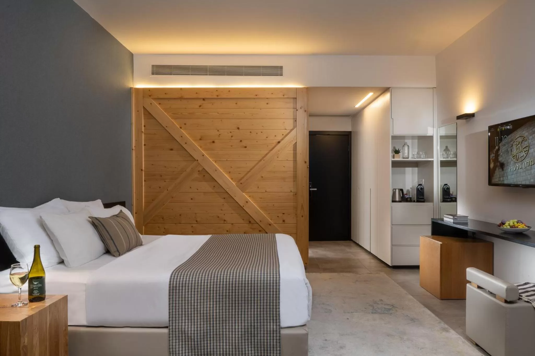 Bed in Kfar Giladi Hotel