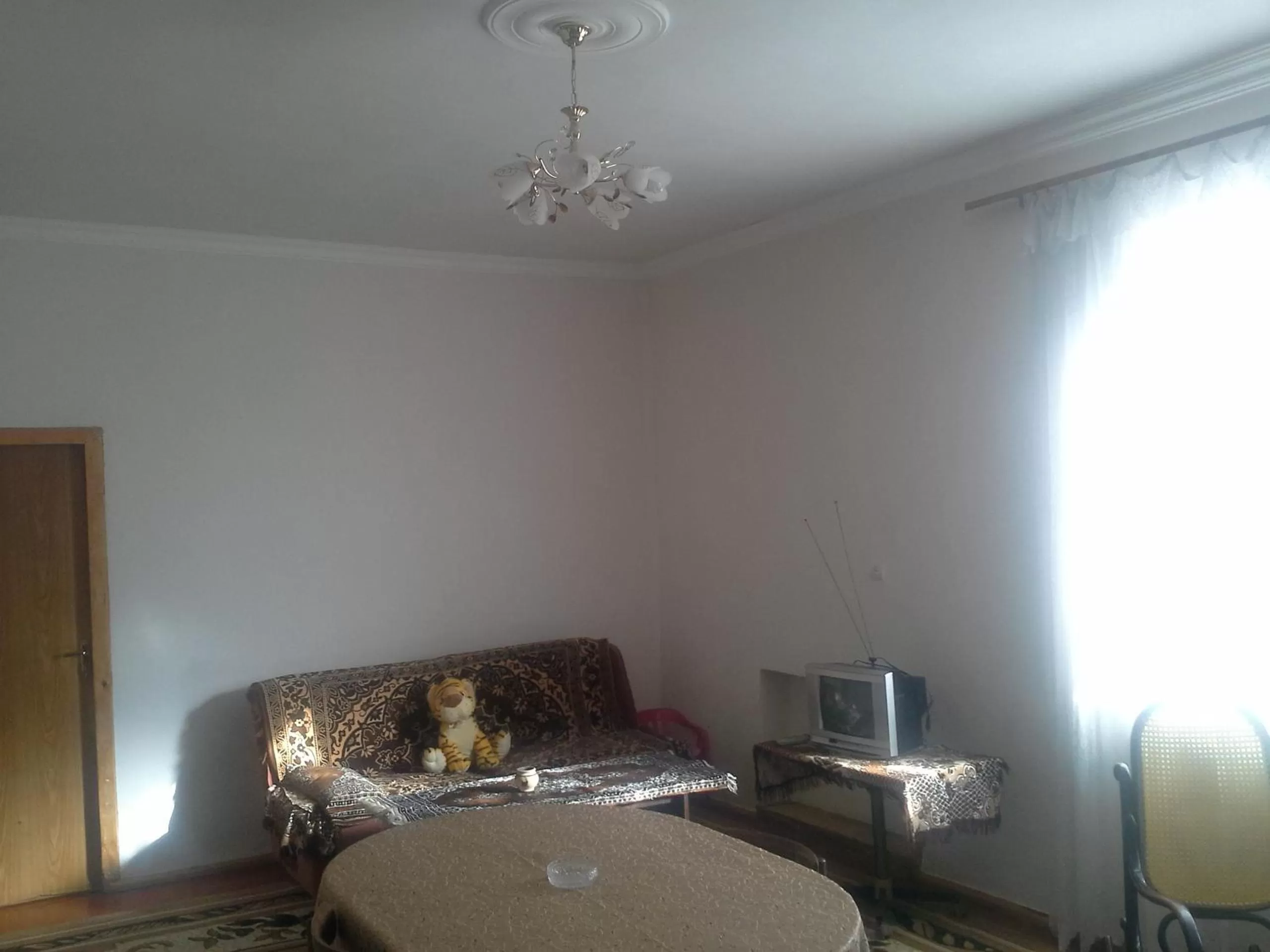 Communal lounge/ TV room, Bed in Spandaryan House