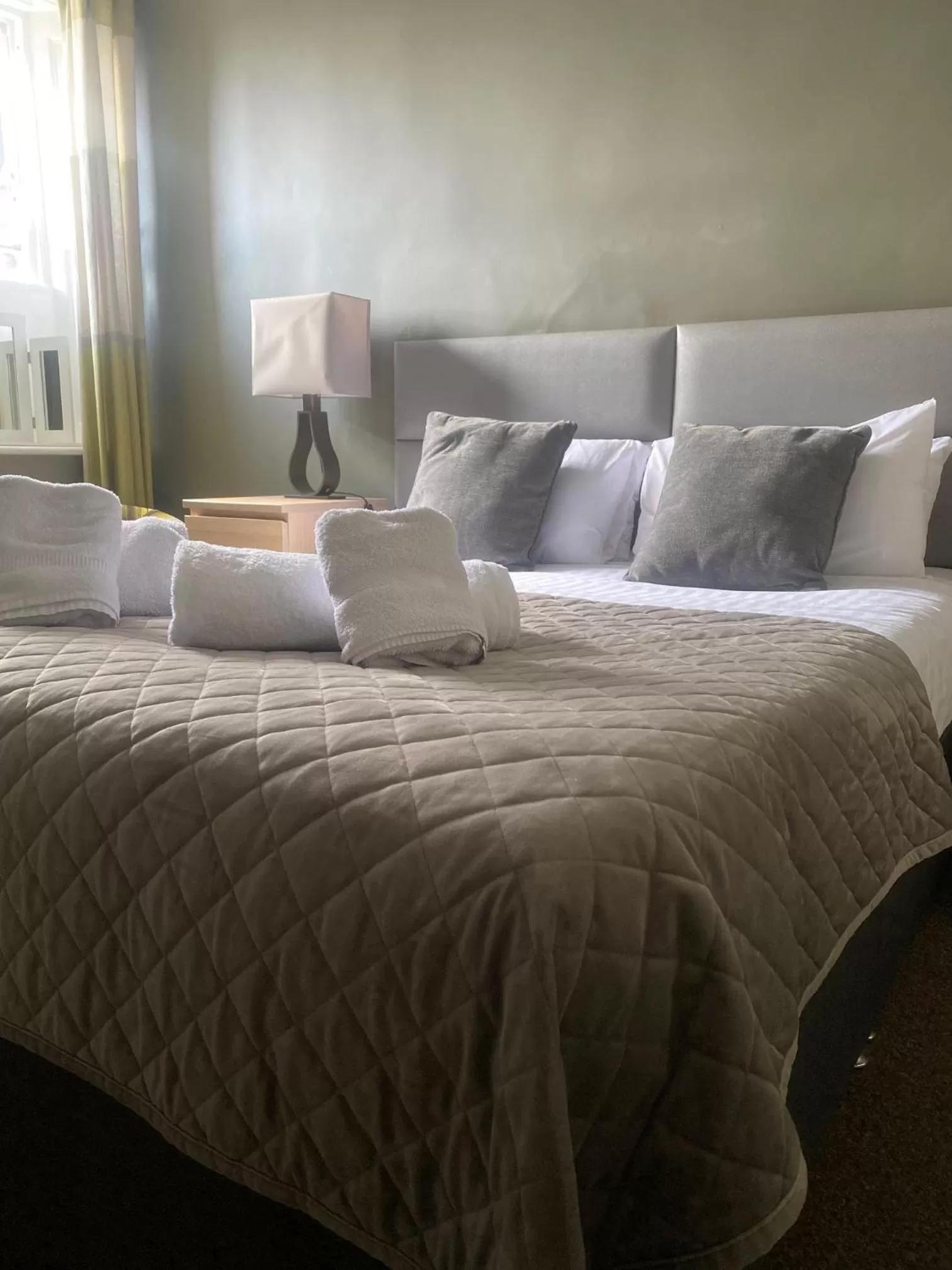 Bed in The Oaks Hotel