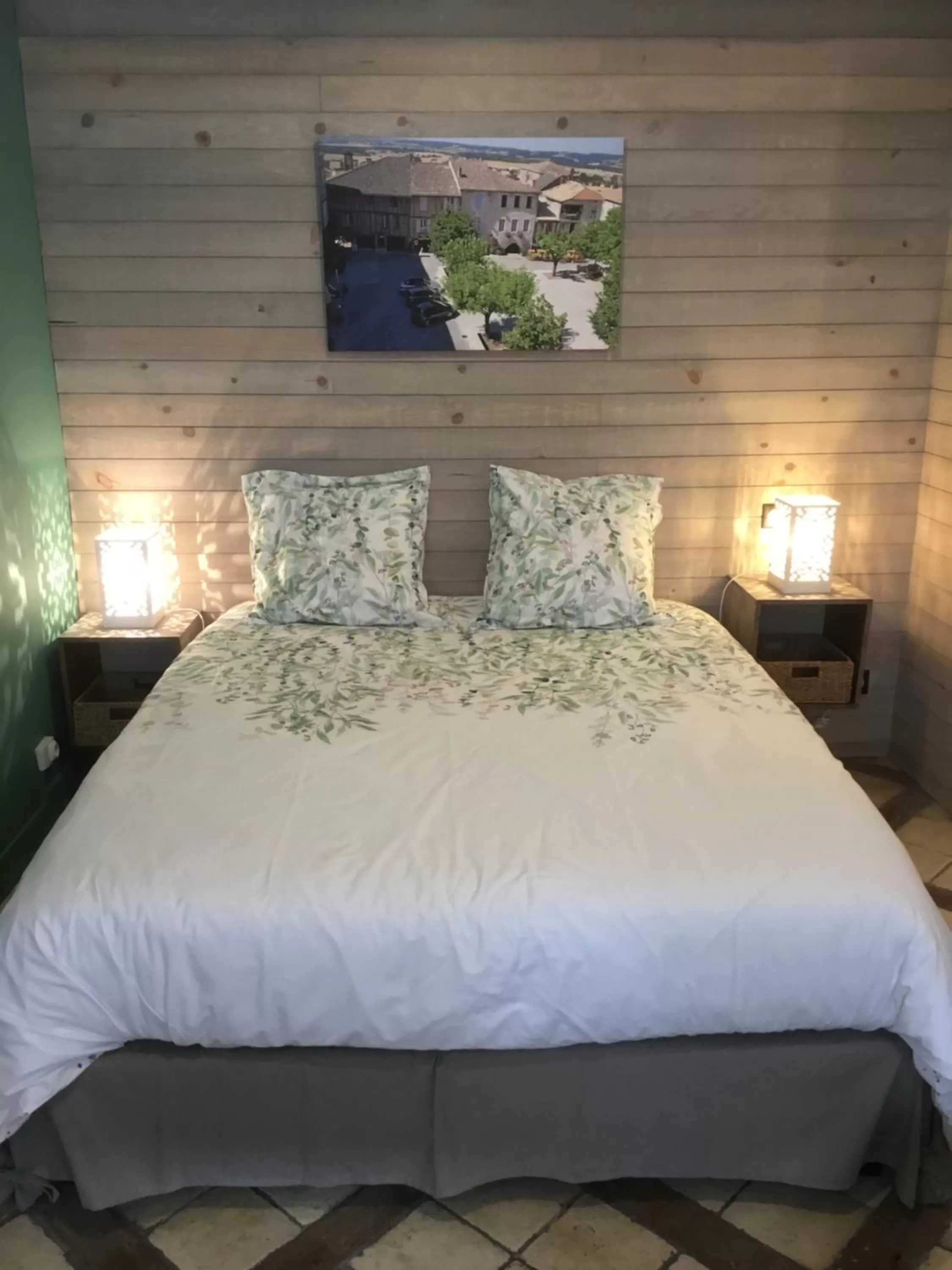 Photo of the whole room, Bed in Gîte Studio "La Cambra dé Monflanquin" Studio Cottage