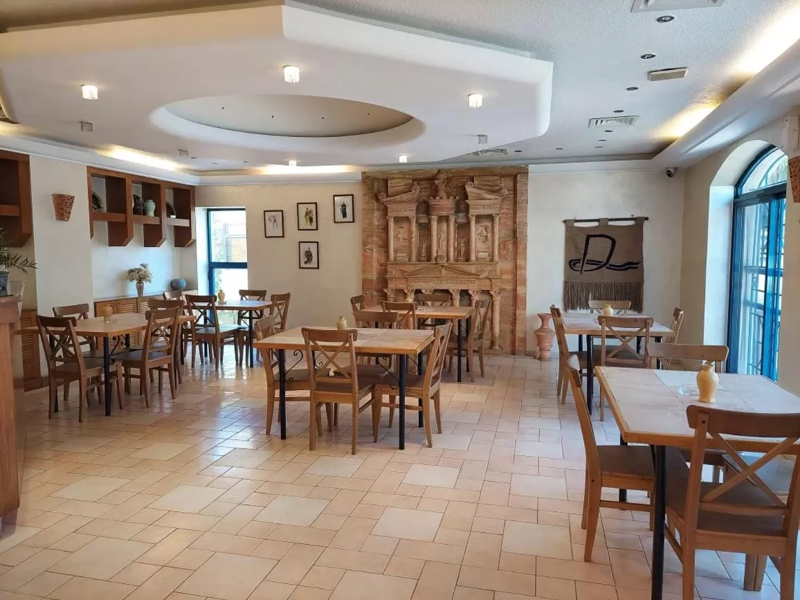 Restaurant/places to eat in Delmon Suites