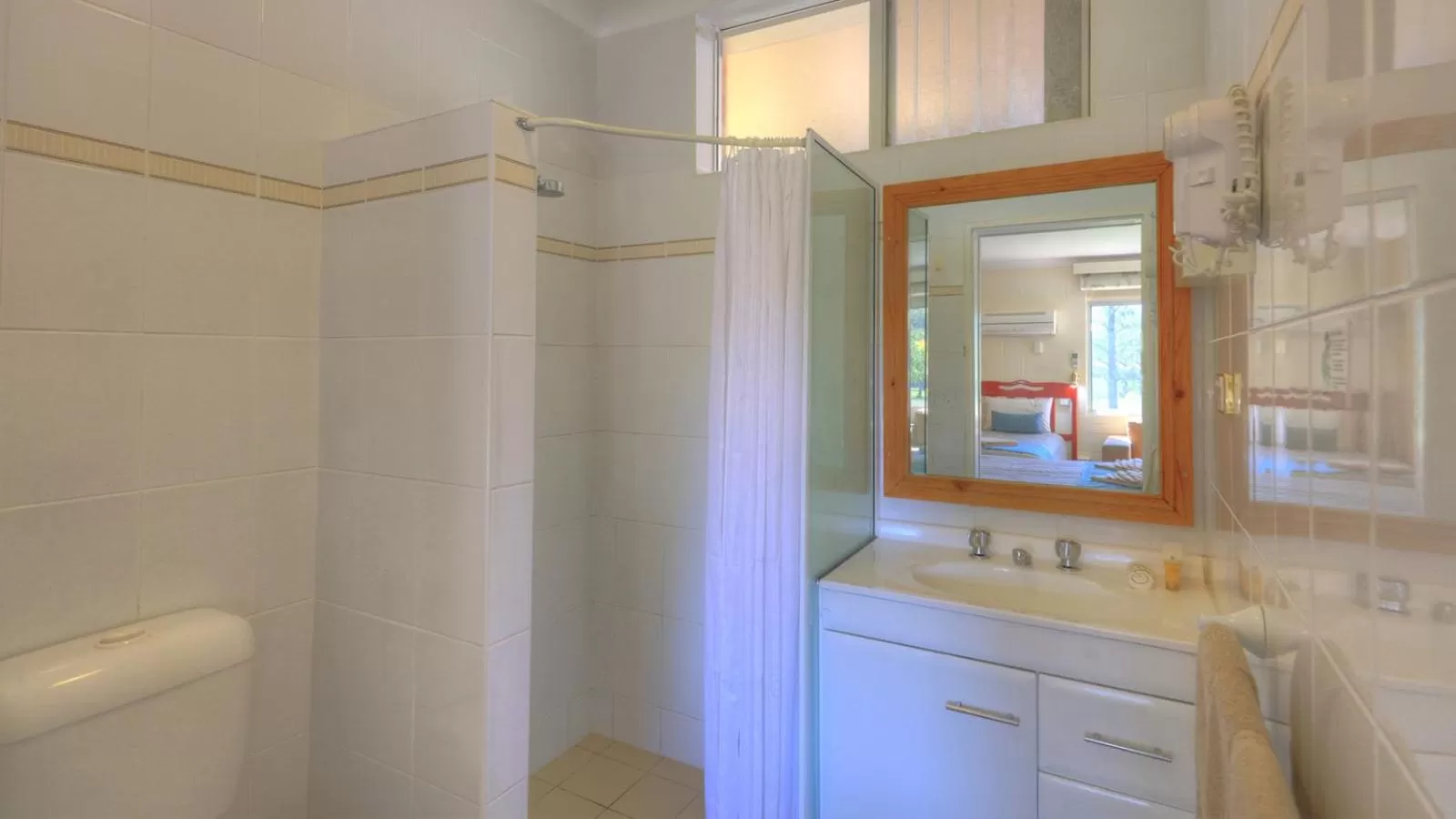 Bathroom in Glen Innes Motel