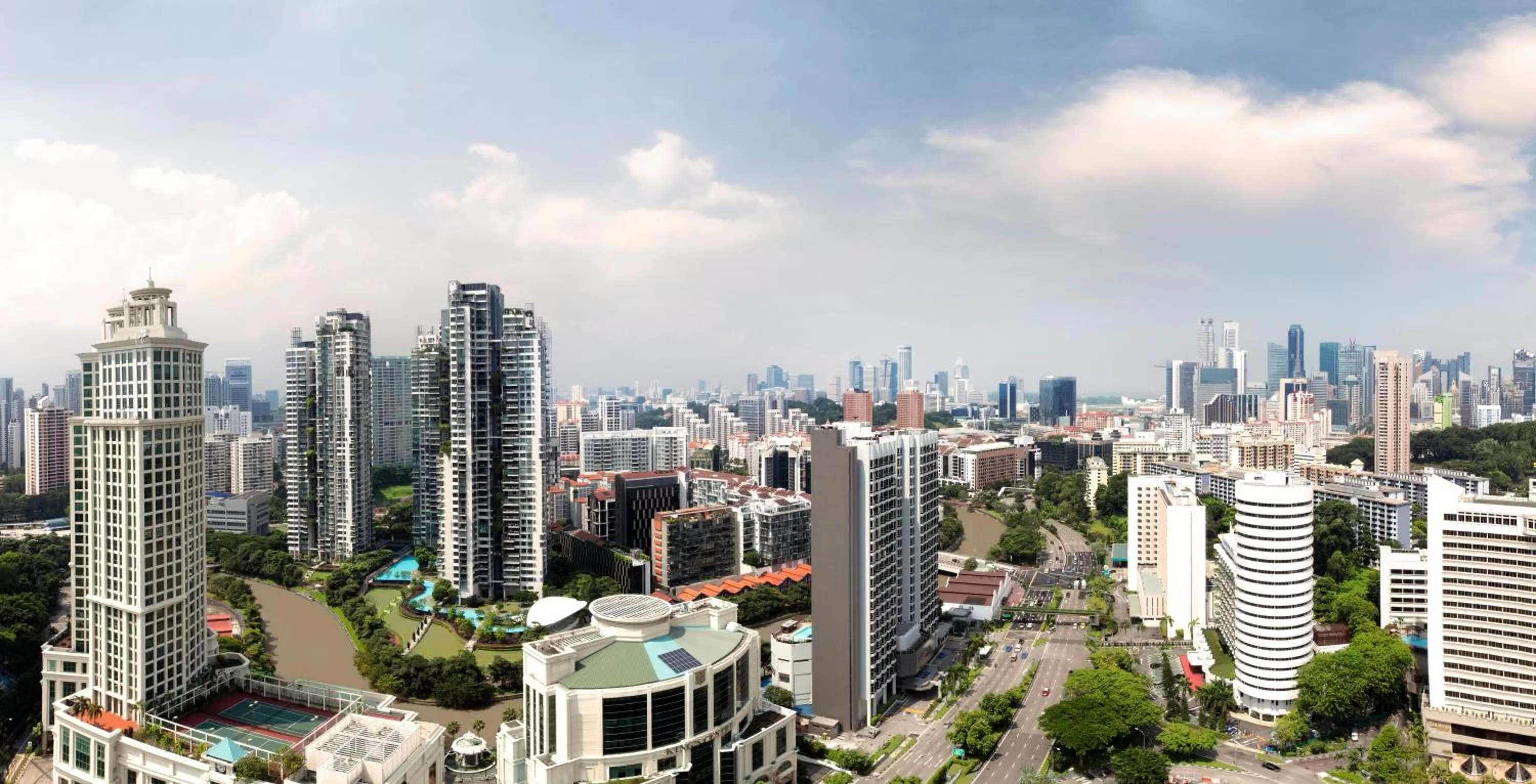 Lobby or reception in Holiday Inn Singapore Atrium by IHG