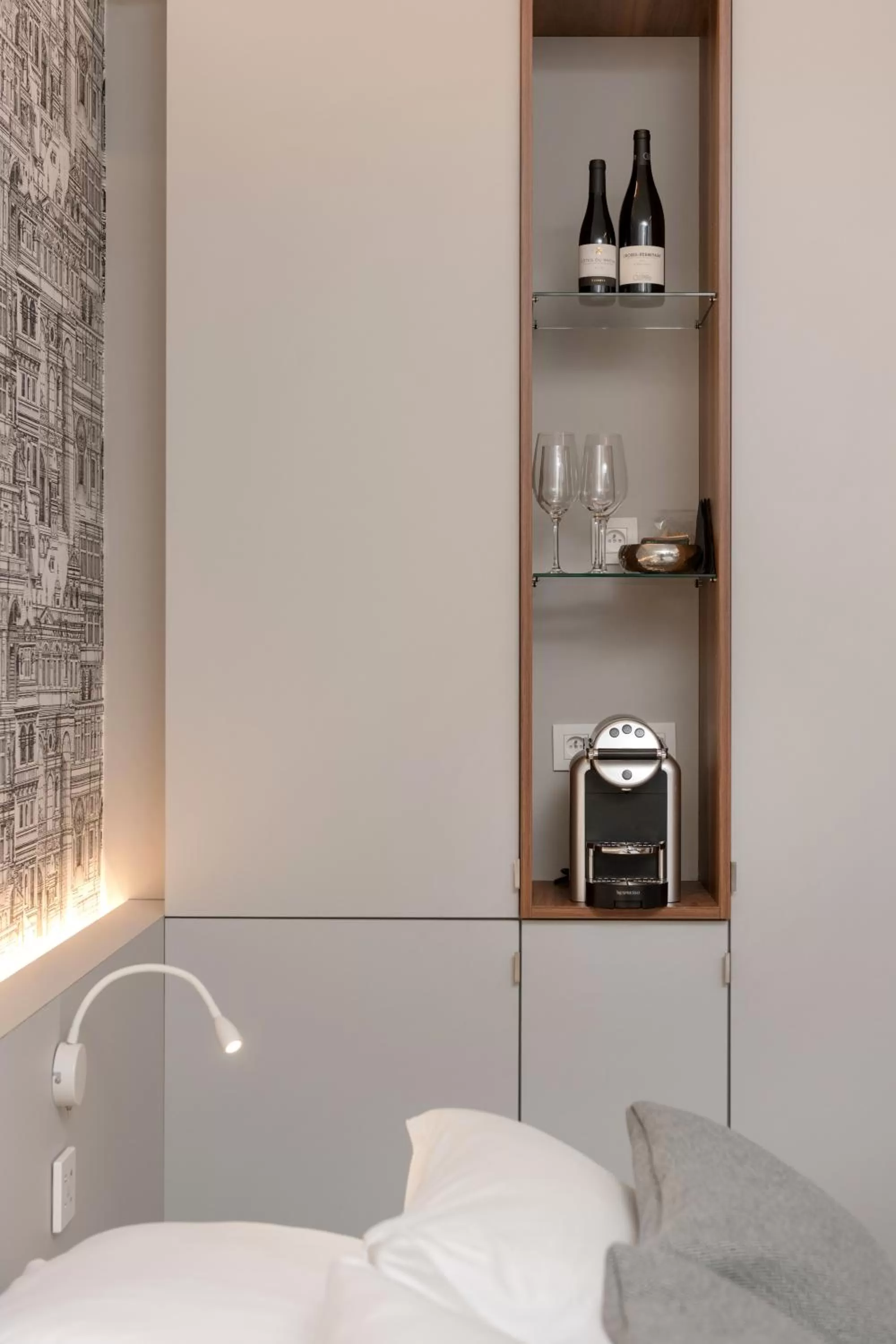 Coffee/tea facilities, Bathroom in MiHotel Bizolon