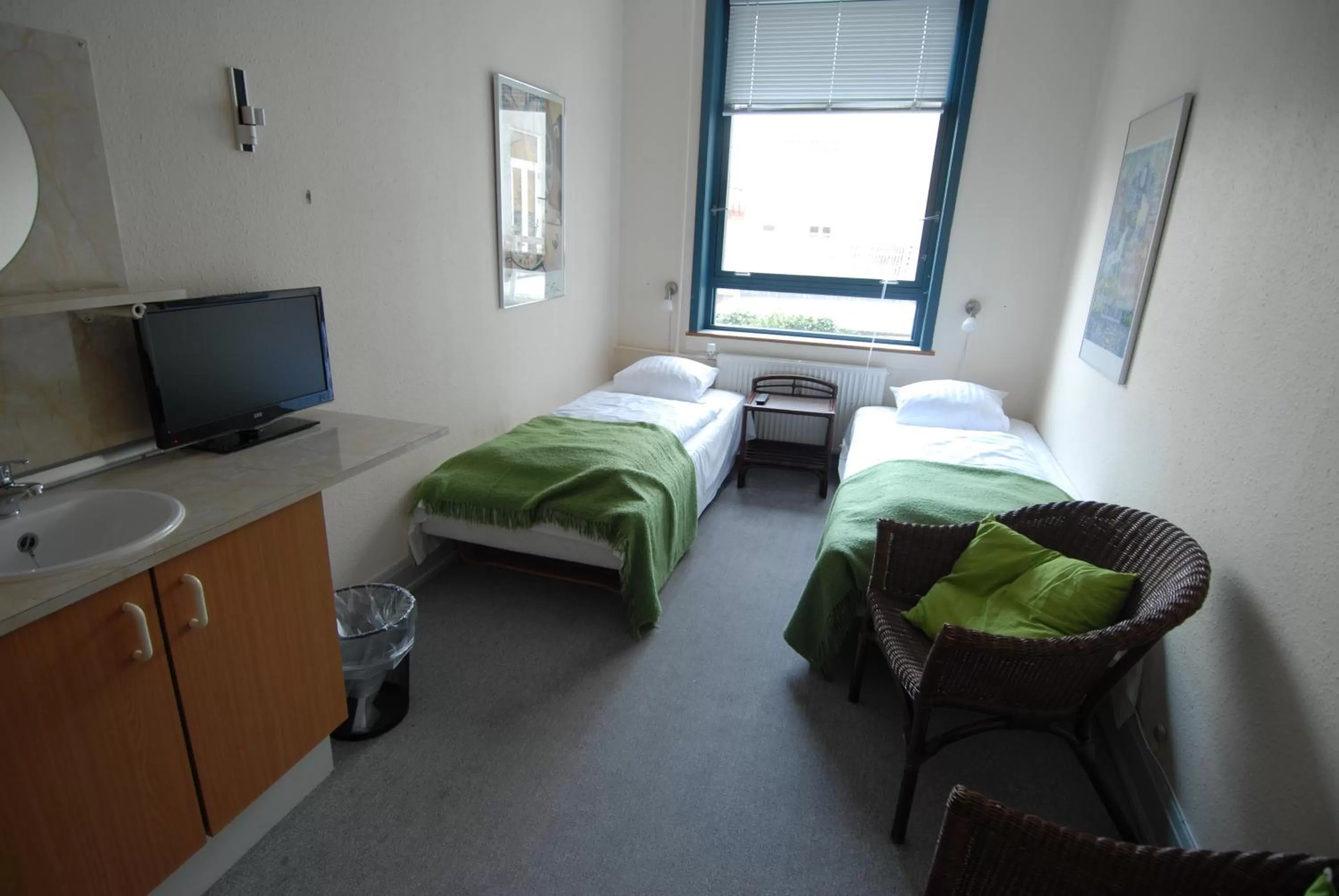 Photo of the whole room, TV/Entertainment Center in Herman Bang Bed and Breakfast