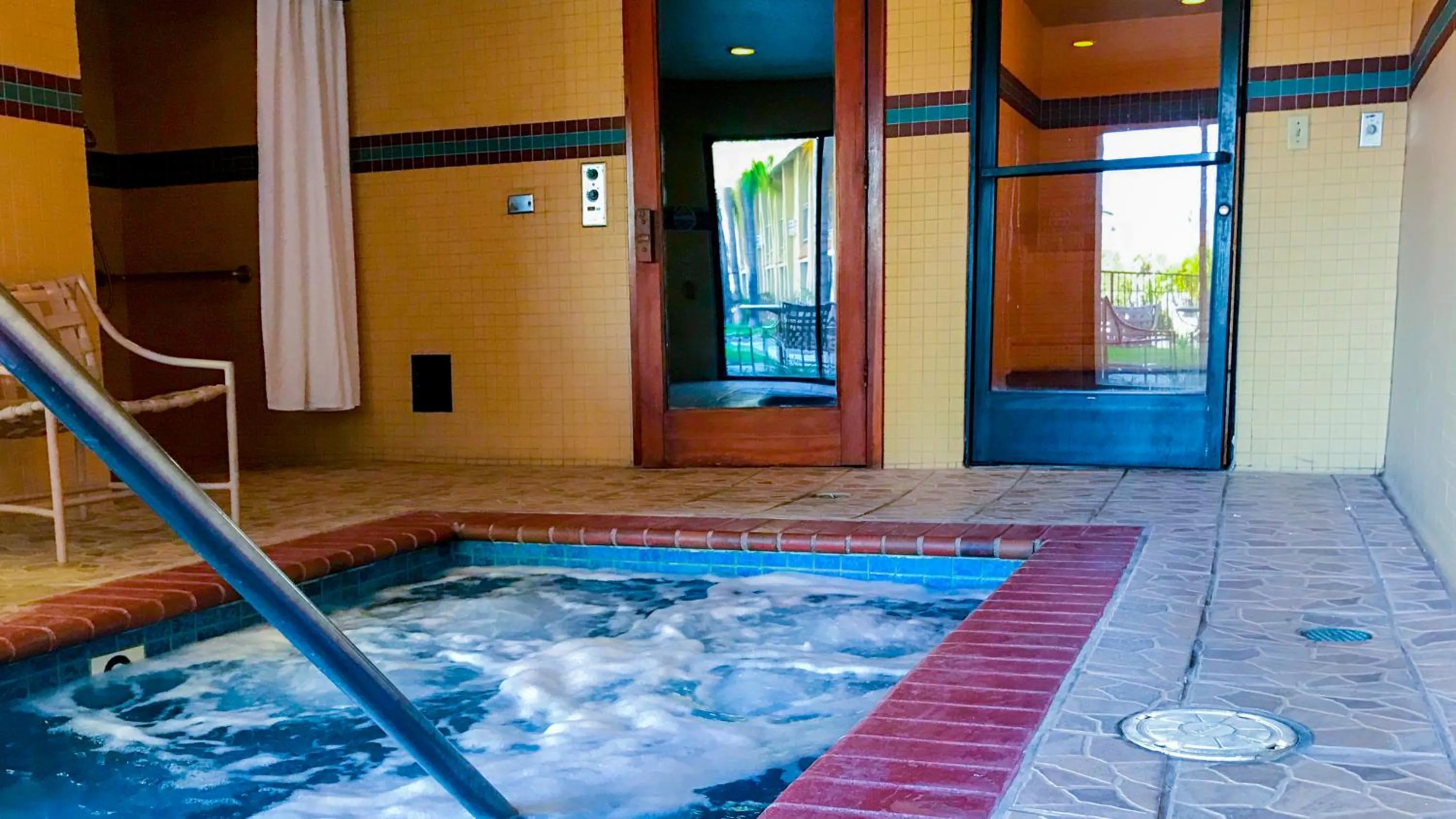 Hot Tub in Motel 6 - Anaheim Hills, CA