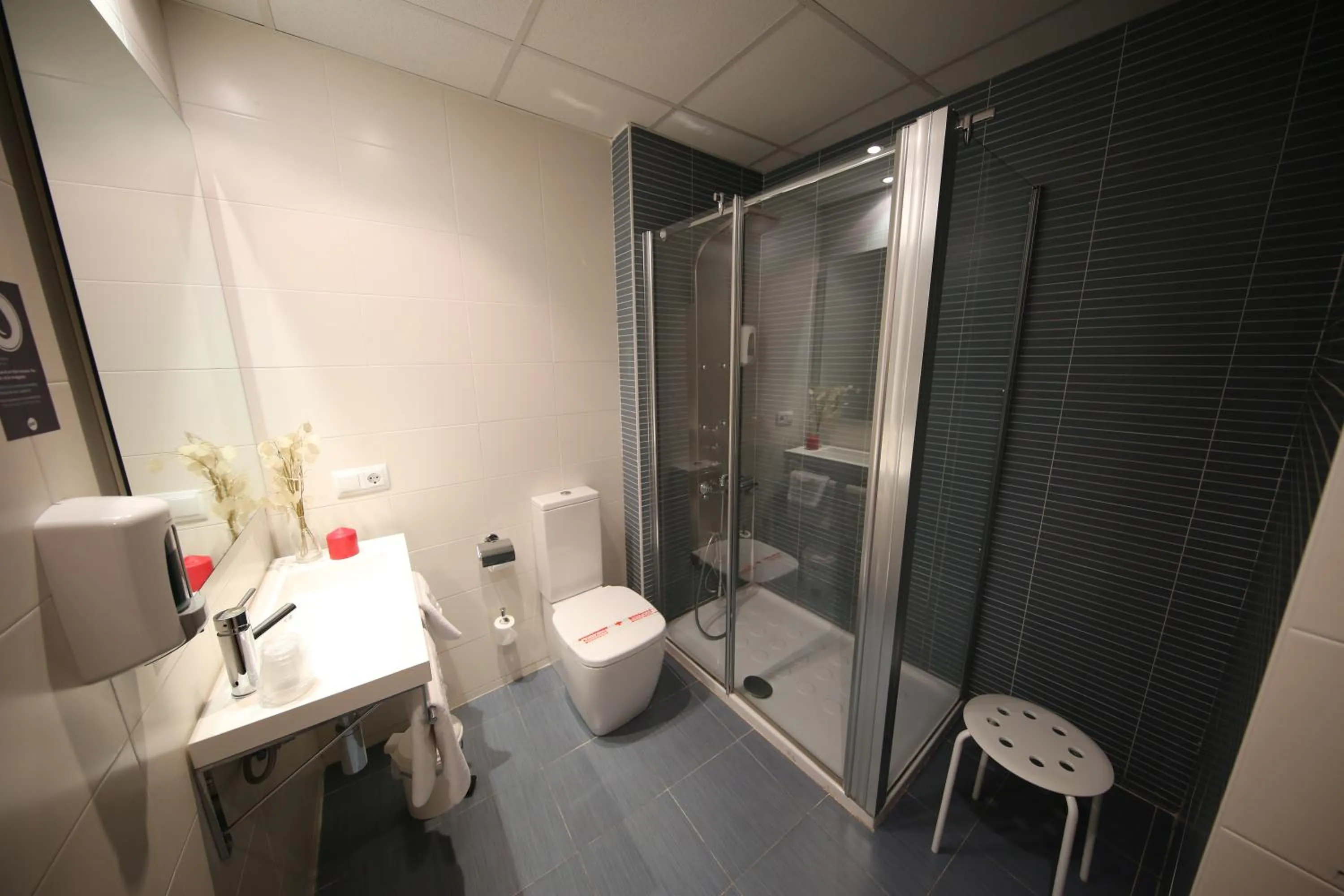 Bathroom in Hotel Alda Entrearcos