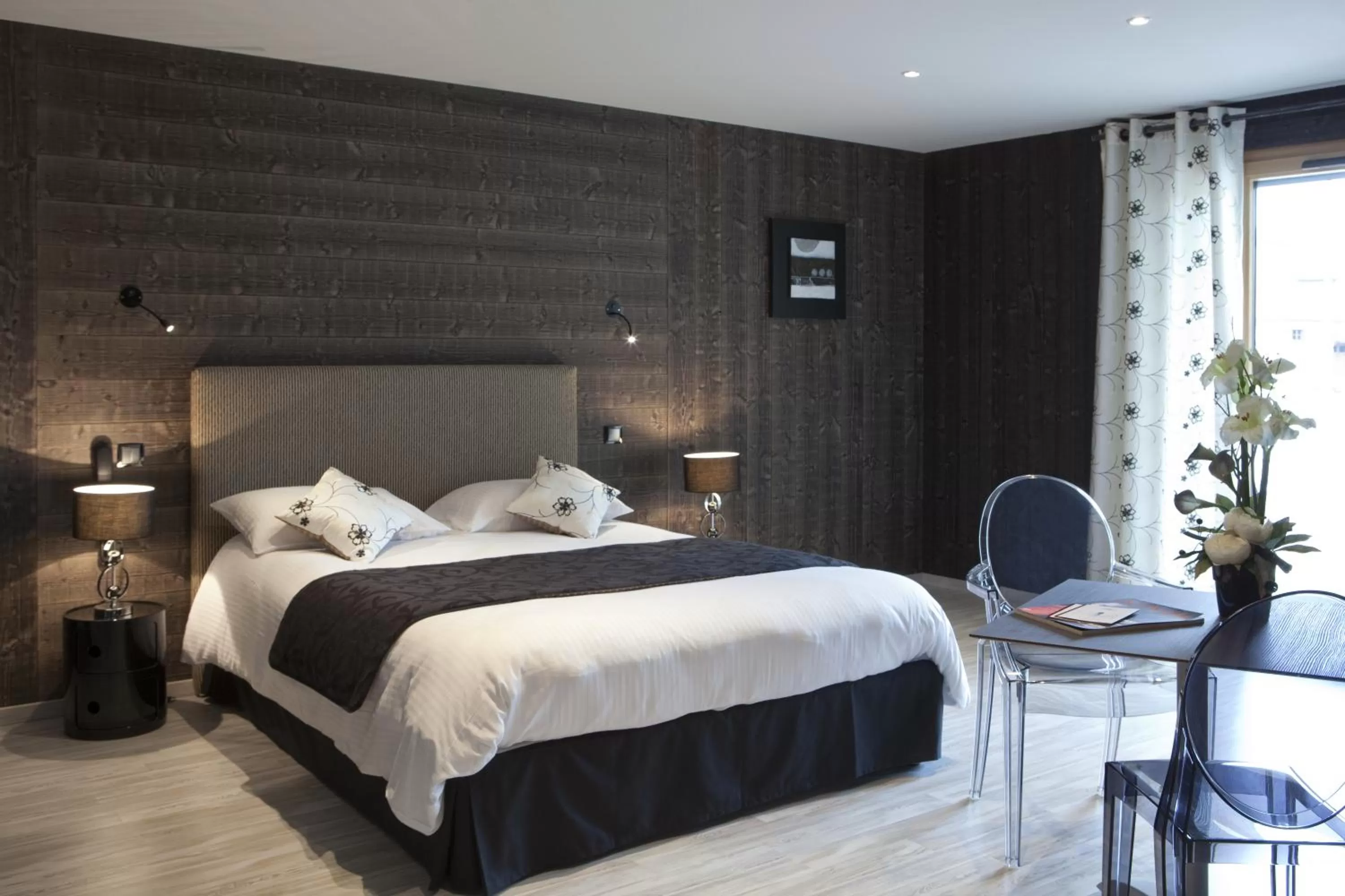 Shower, Bed in Hotel Blanc