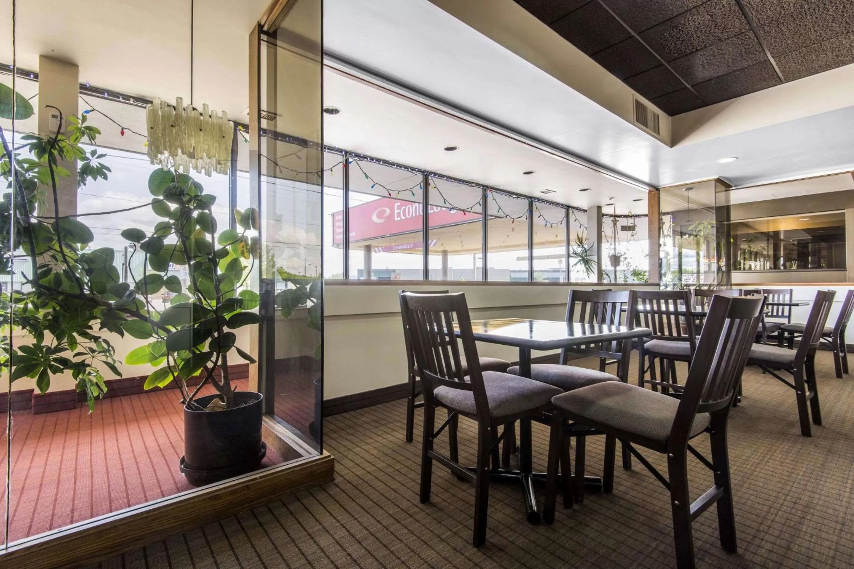 Restaurant/places to eat in Econo Lodge