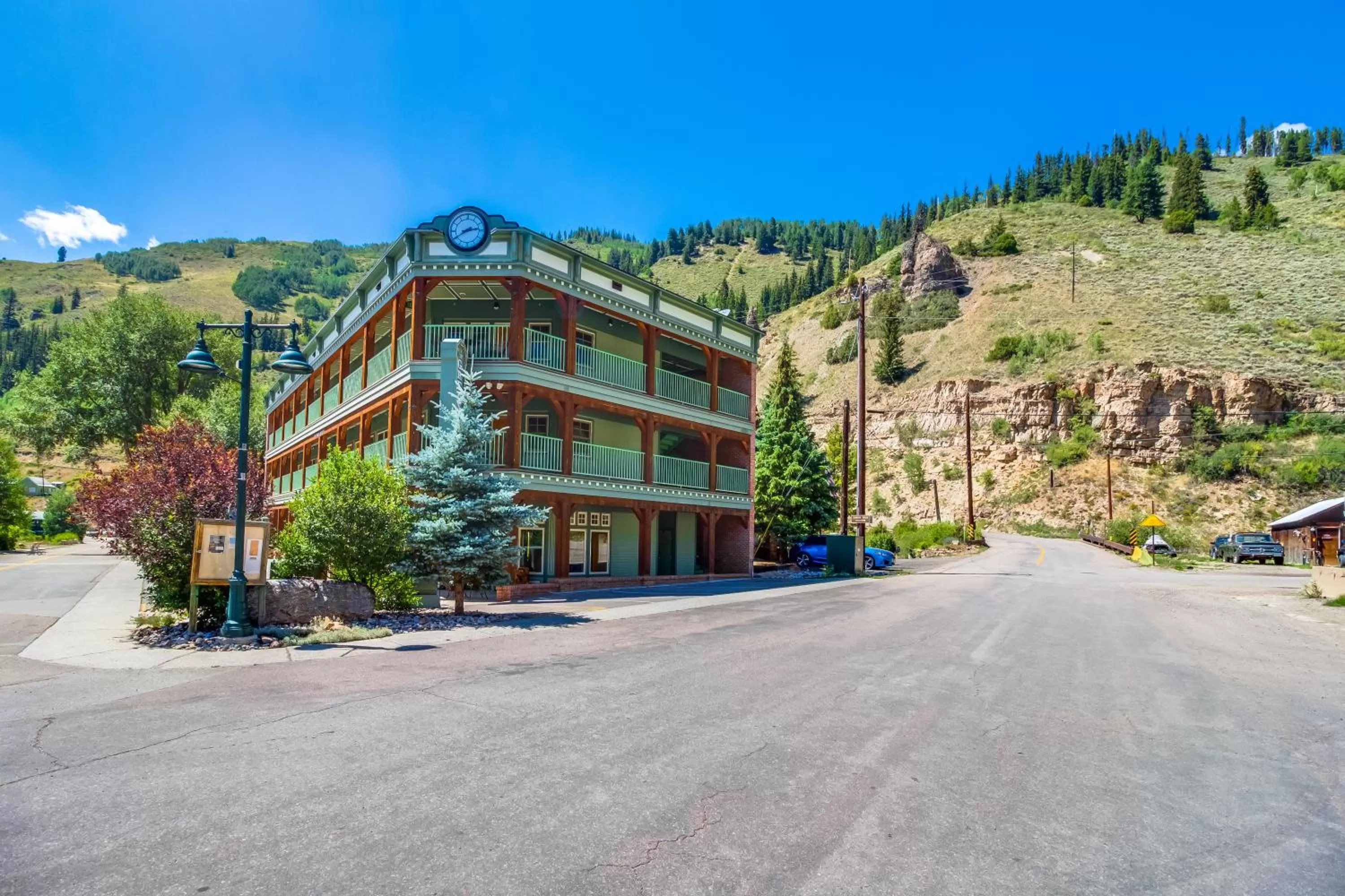 Property building in The Green Bridge Inn