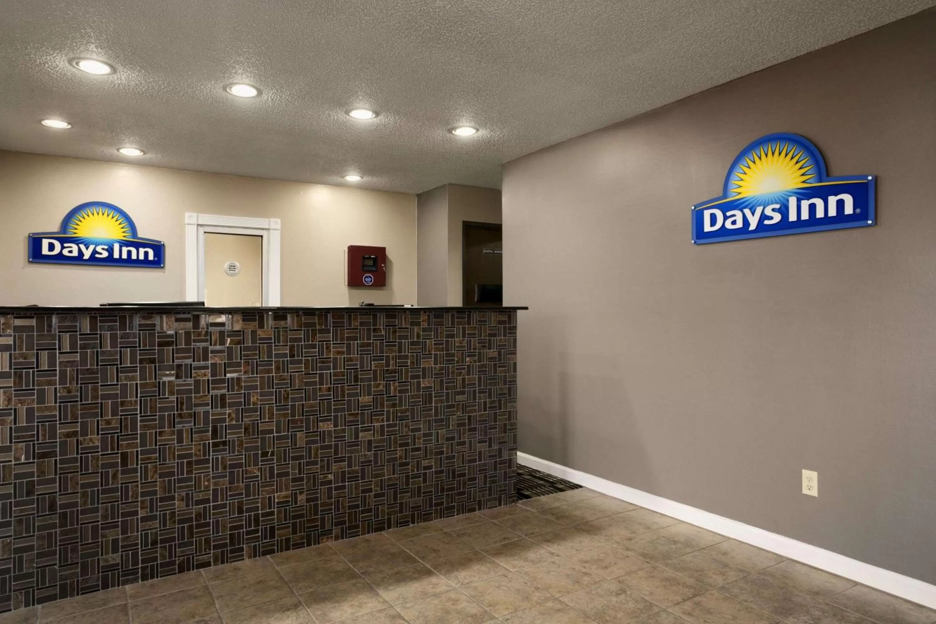 Lobby or reception, Property Logo/Sign in Days Inn by Wyndham Cloverdale Greencastle