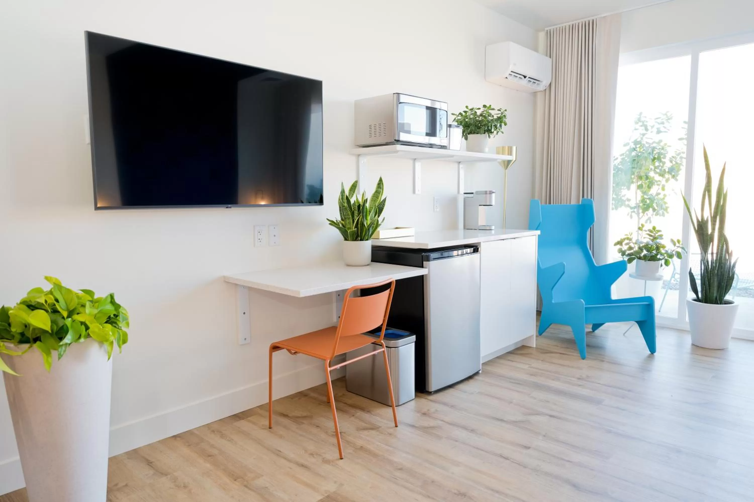 TV and multimedia in Skyview Hotel