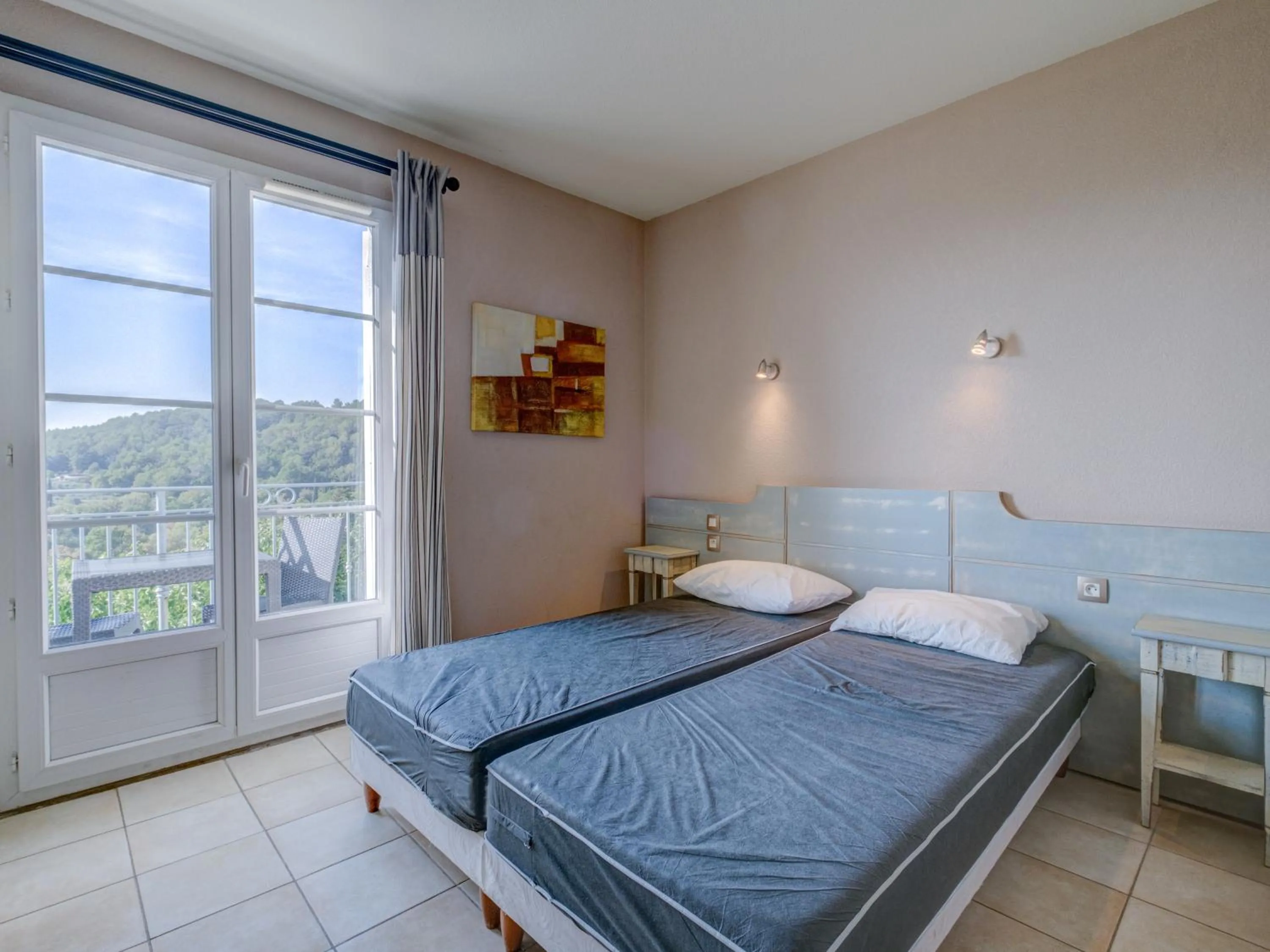 Bed in Vacancéole – Le Domaine de Camiole