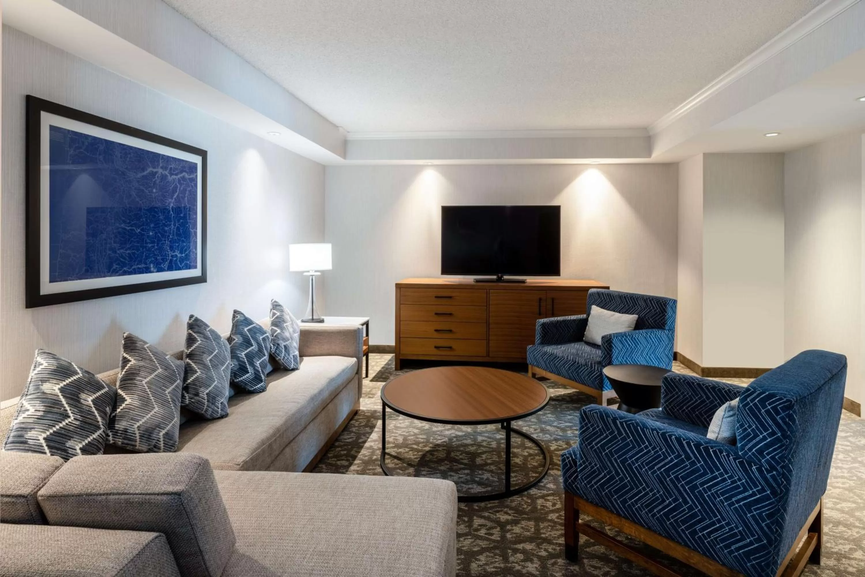 Living room in Embassy Suites by Hilton Portland Airport