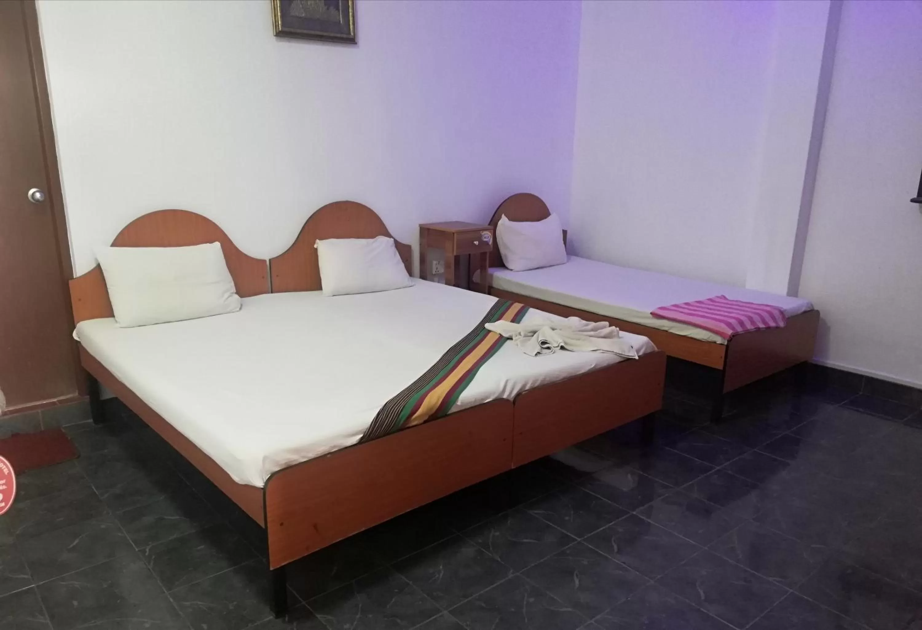 Bedroom, Bed in Sunshine Hotel