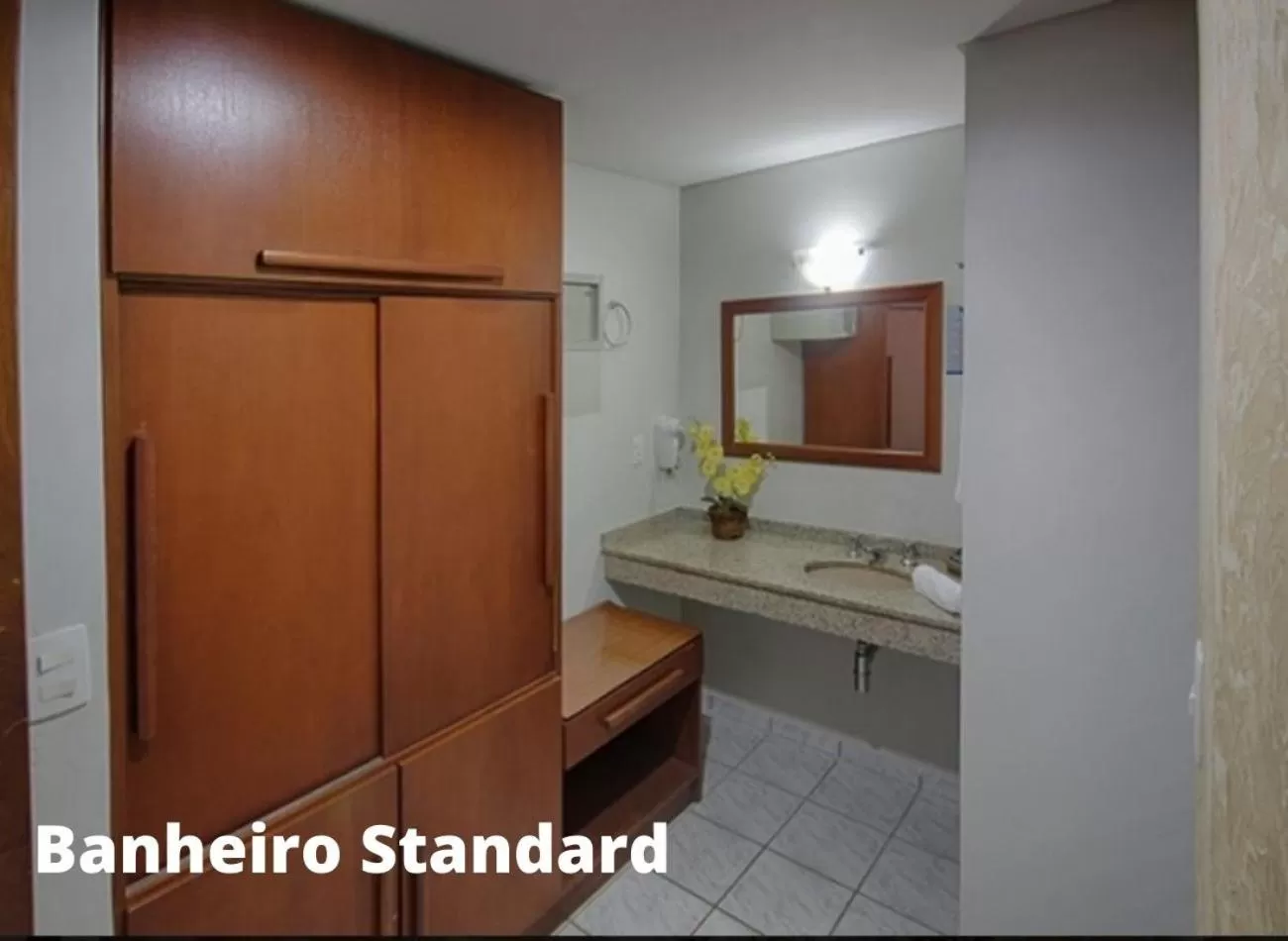 Bathroom in Foz Presidente Comfort Hotel