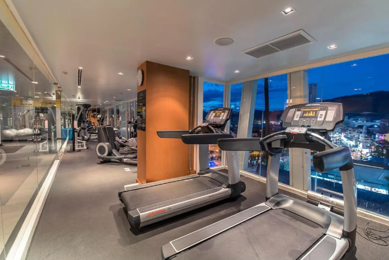 Fitness centre/facilities in ASHLEE Hub Hotel Patong