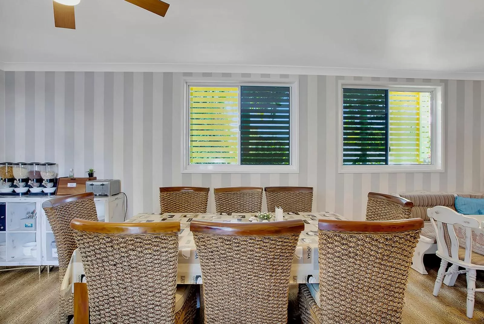 Restaurant/places to eat in Coral Inn Boutique Motel