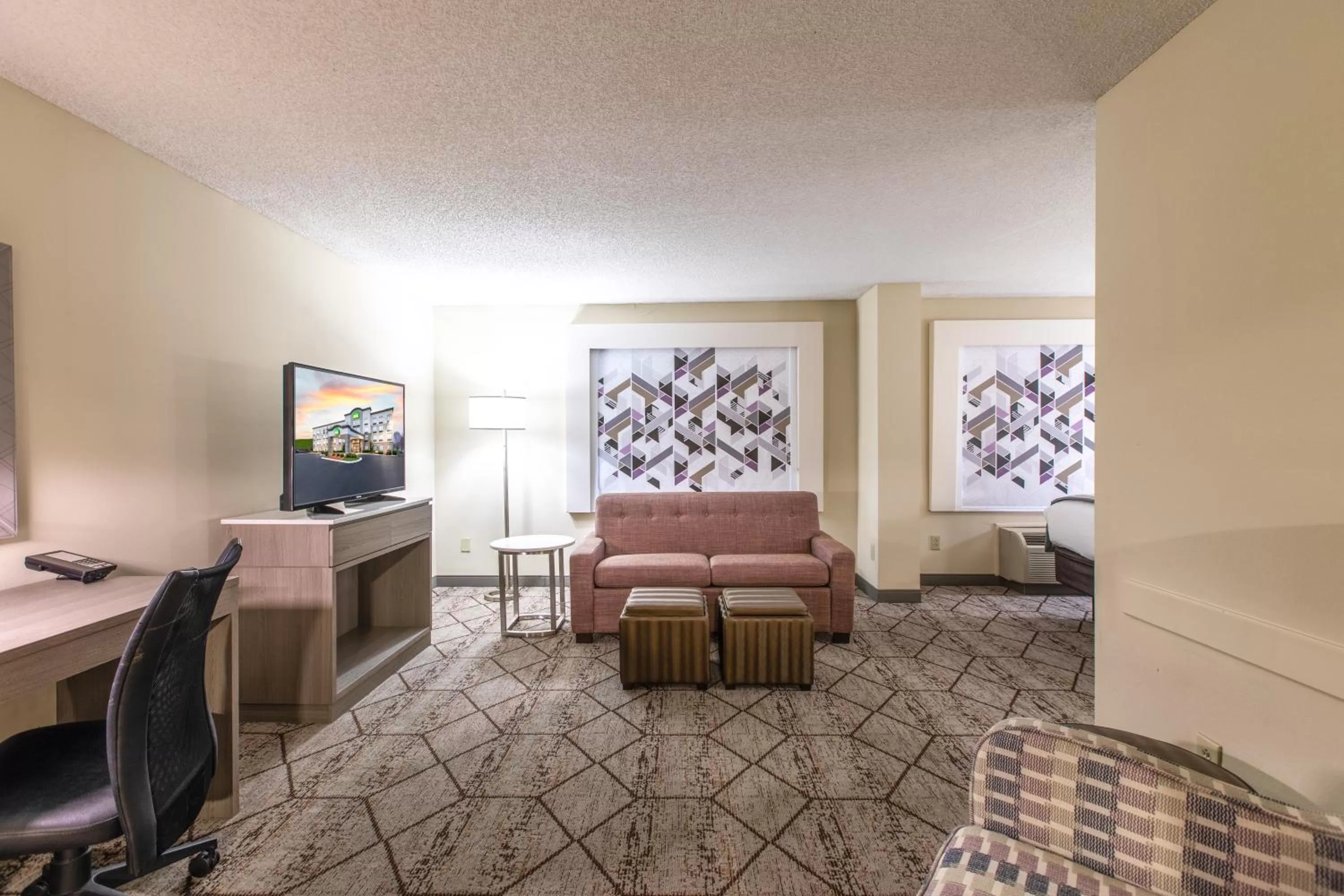 Seating area in Wingate by Wyndham Charlotte Concord Mills/Speedway