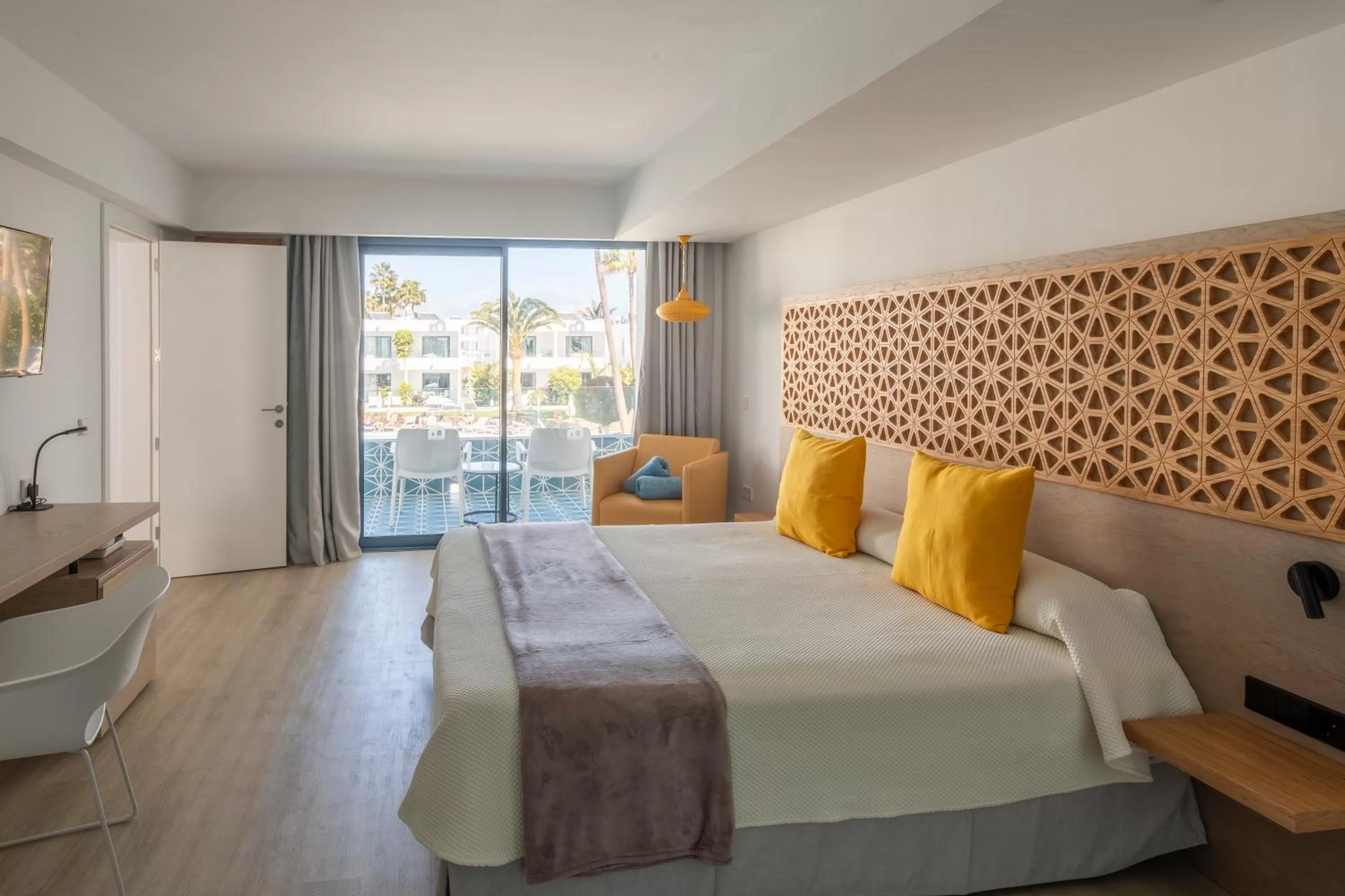 Deluxe Double Room in Oasis Lanz Beach Mate