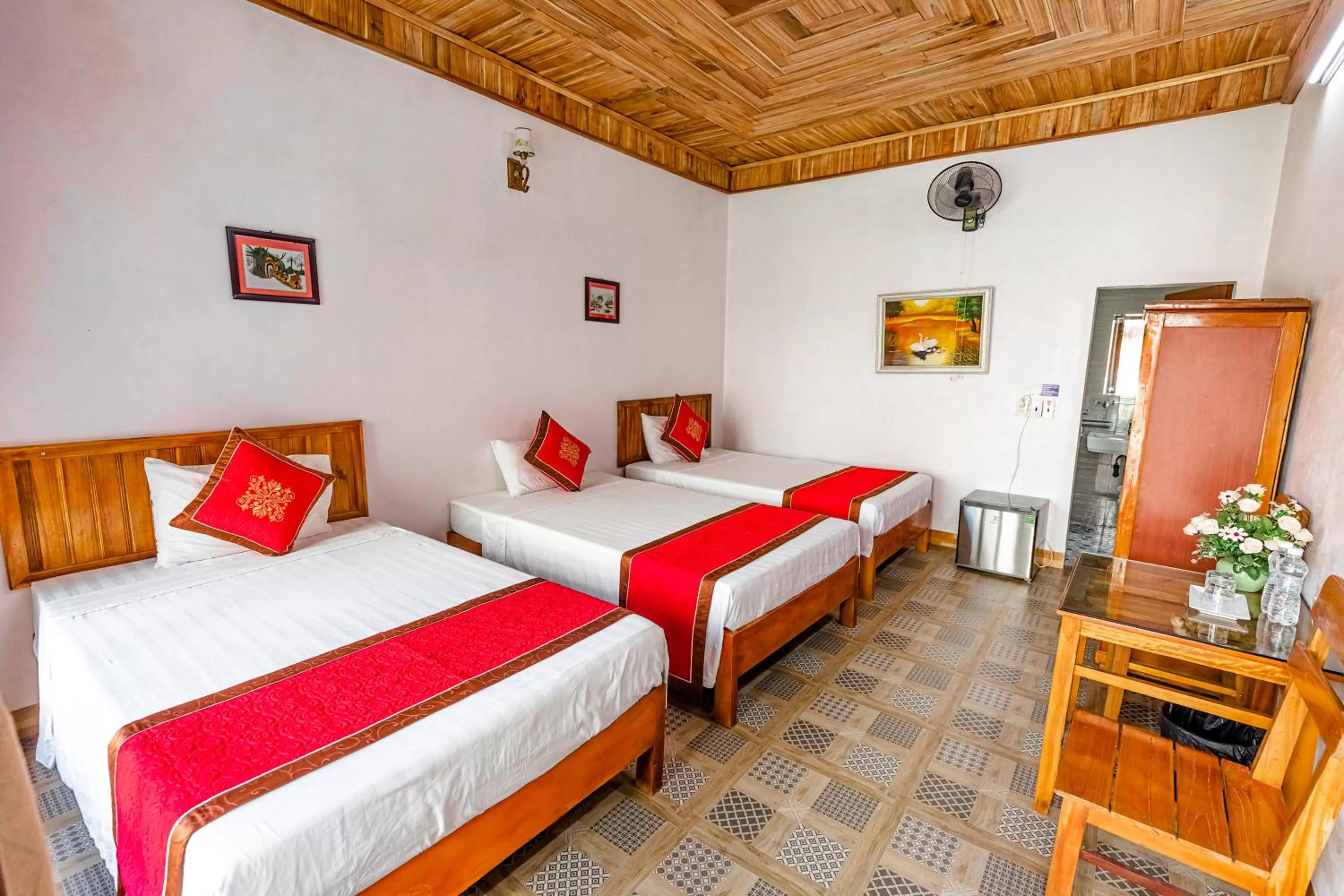 Bed in Tam Coc mountain bungalow